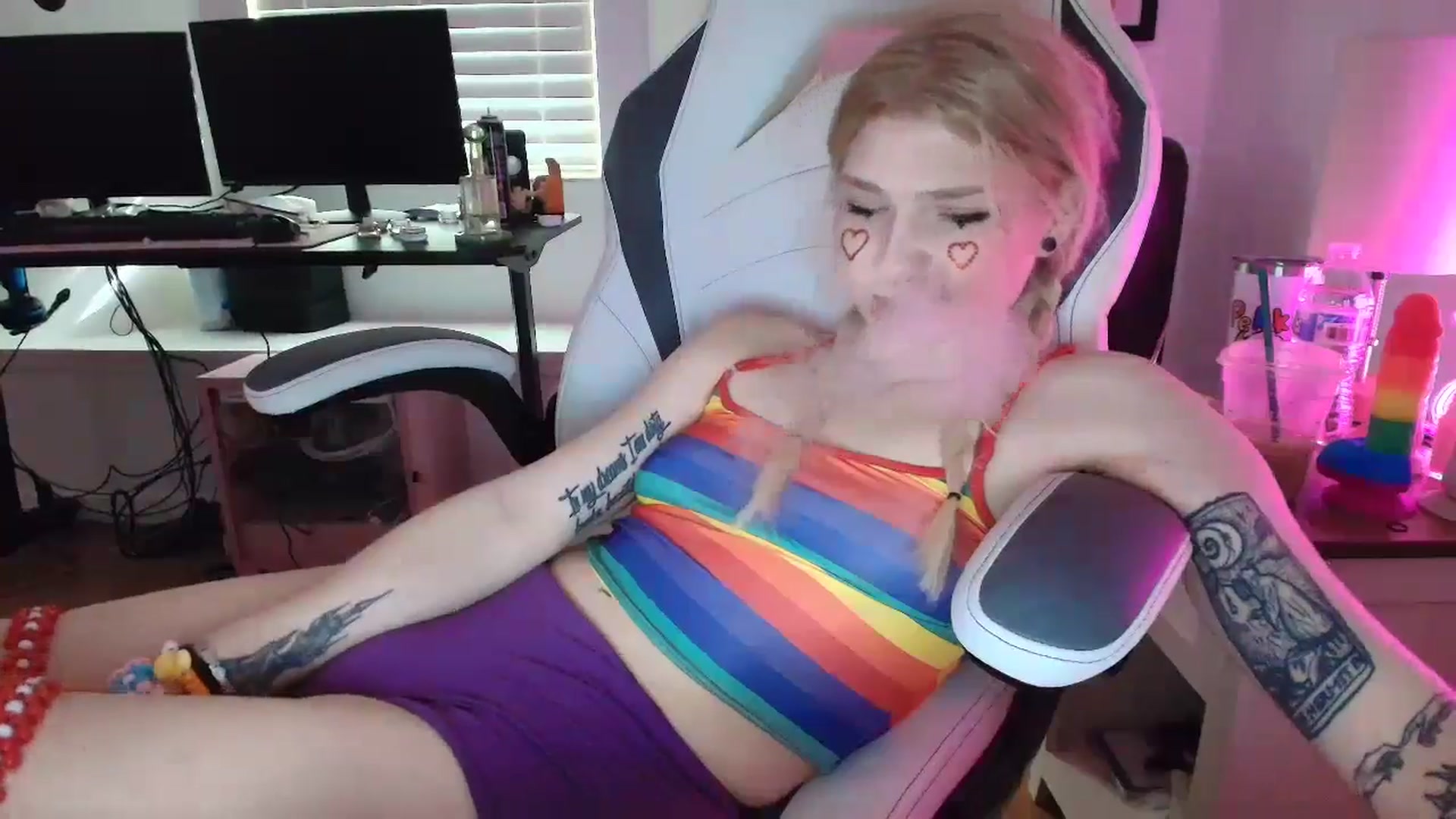 Gallery image thumbnail from DuckChan0's myfreecams stream on, 04/24/2025, 13:29 image 18 of 20