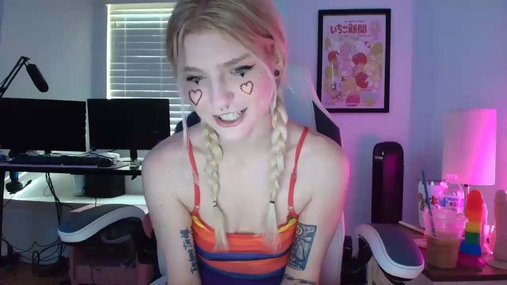 Gallery image thumbnail from DuckChan0's myfreecams stream on, 04/24/2025, 13:29 image 12 of 20