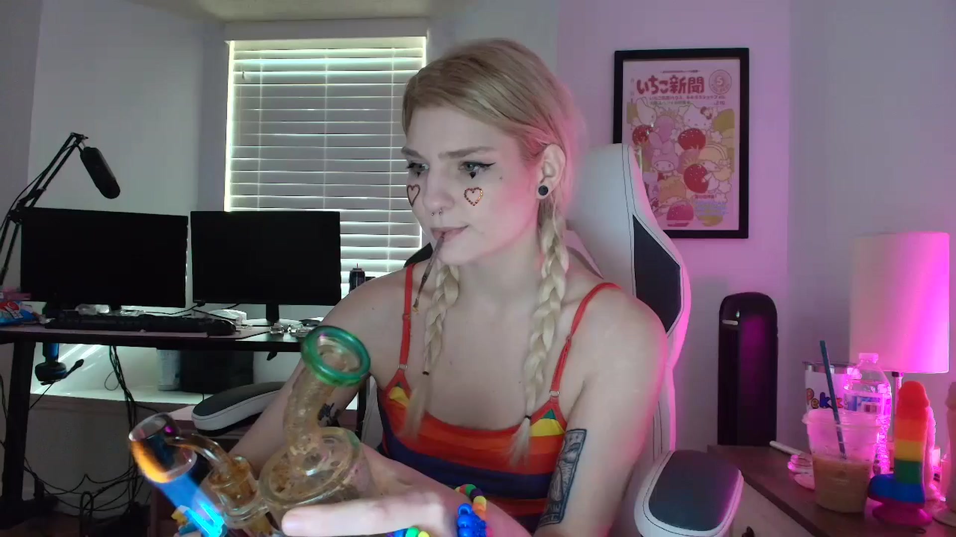Gallery image thumbnail from DuckChan0's myfreecams stream on, 04/24/2025, 13:29 image 14 of 20