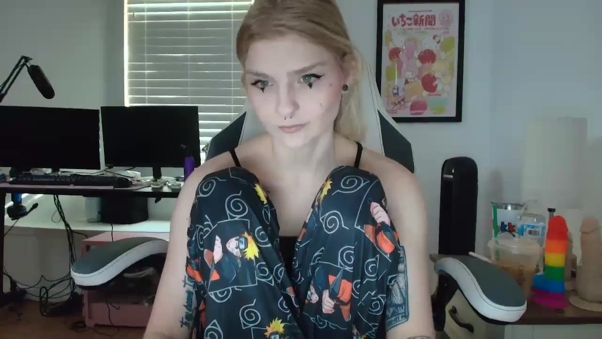 Gallery image thumbnail from DuckChan0's myfreecams stream on, 04/24/2025, 13:29 image 6 of 20