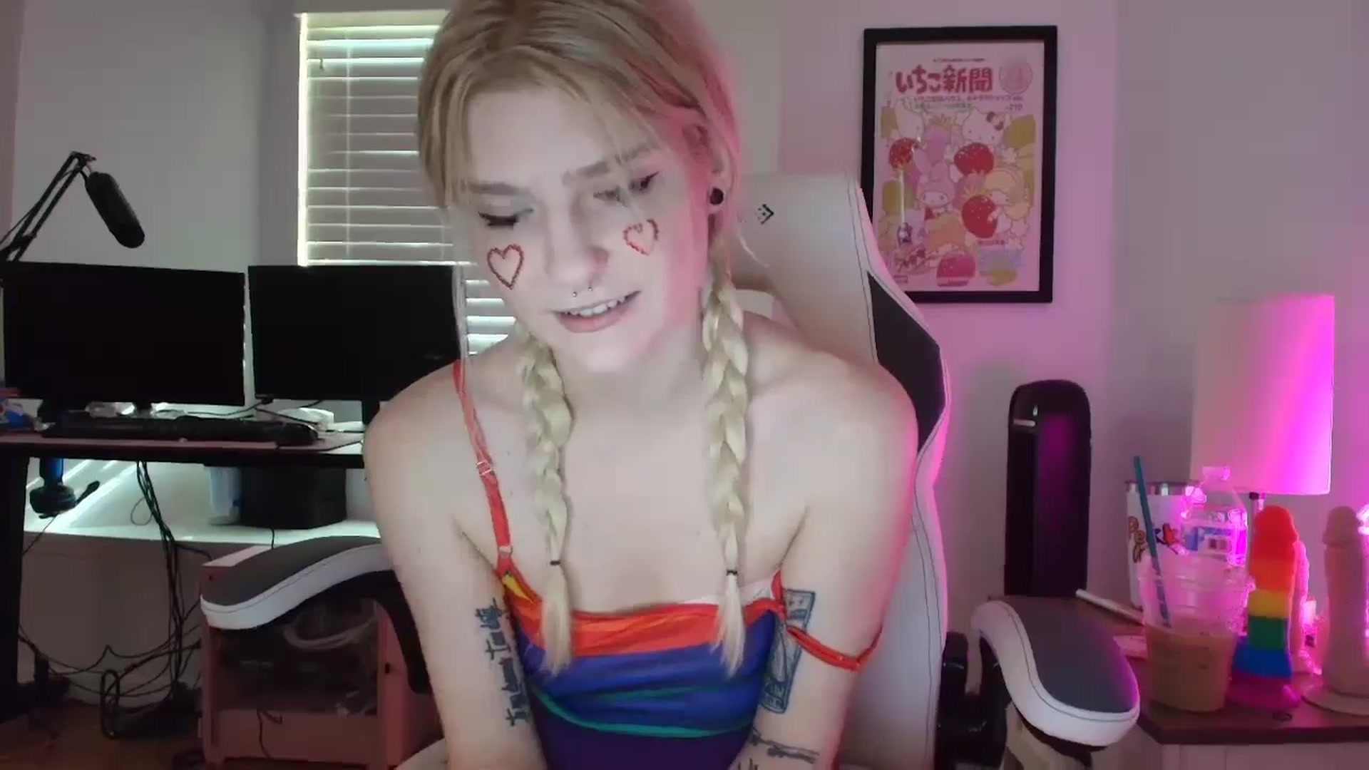 Gallery image thumbnail from DuckChan0's myfreecams stream on, 04/24/2025, 13:29 image 13 of 20
