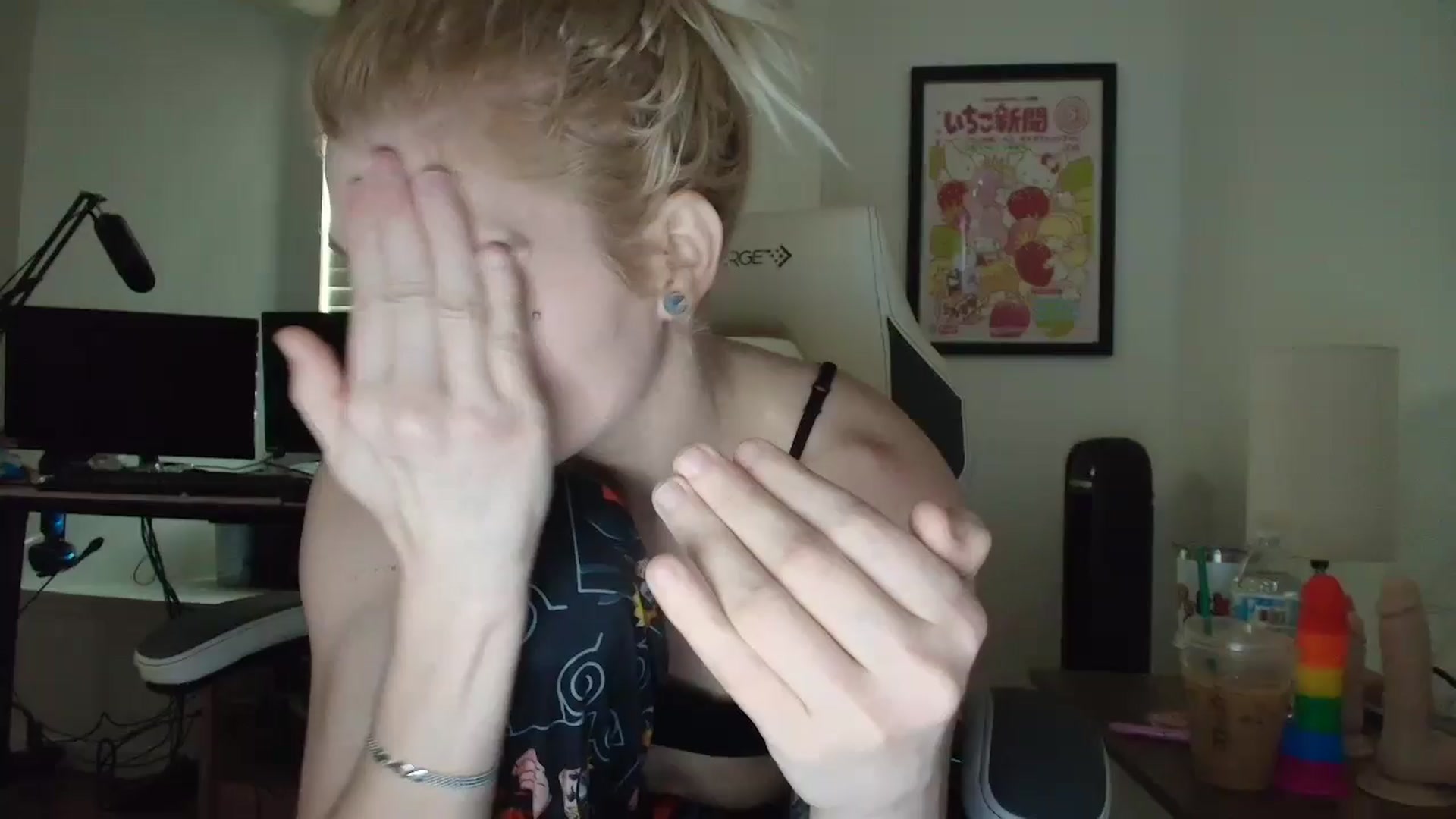 Gallery image thumbnail from DuckChan0's myfreecams stream on, 04/24/2025, 13:29 image 1 of 20
