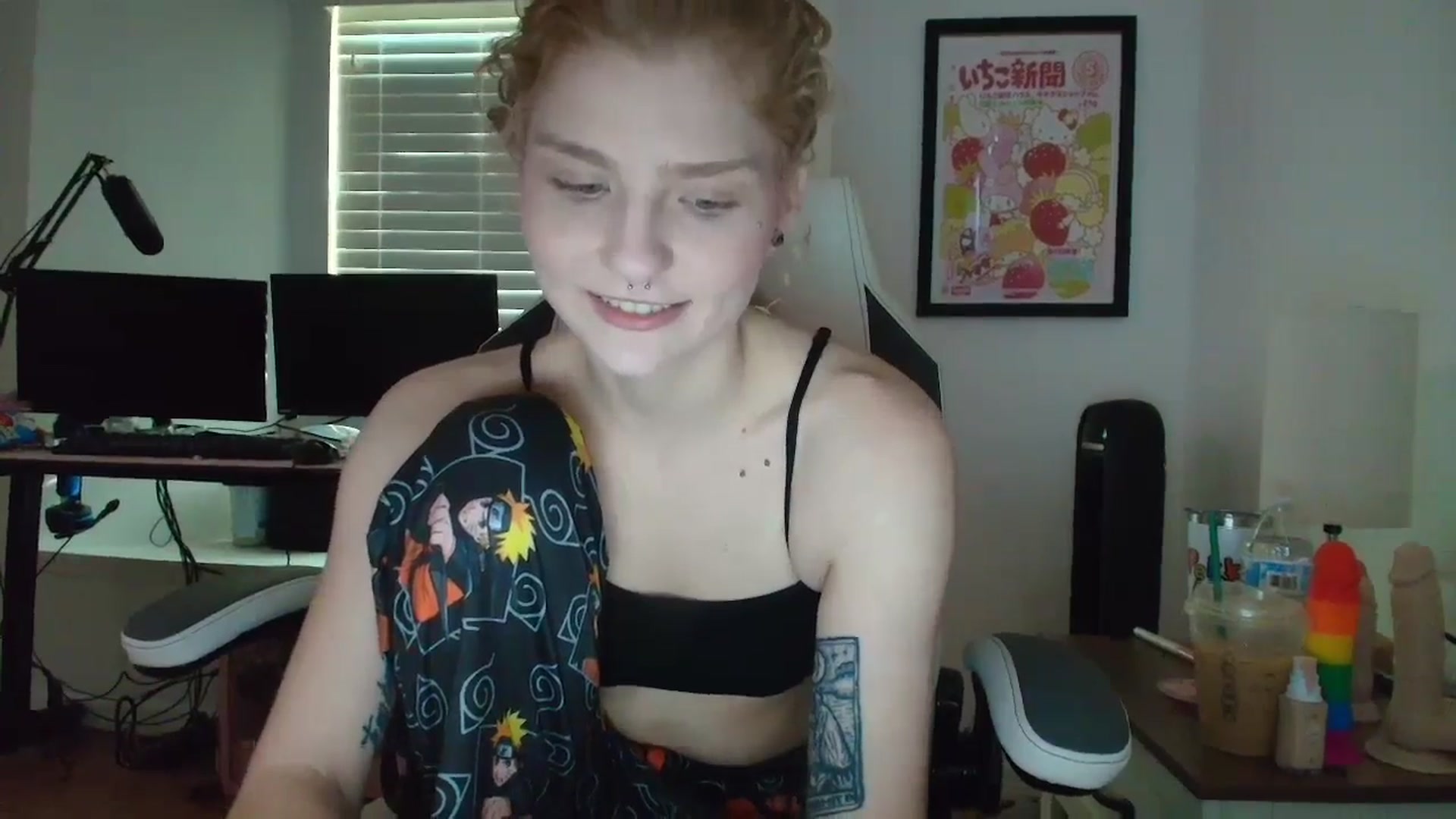 Gallery image thumbnail from DuckChan0's myfreecams stream on, 04/24/2025, 13:29 image 2 of 20
