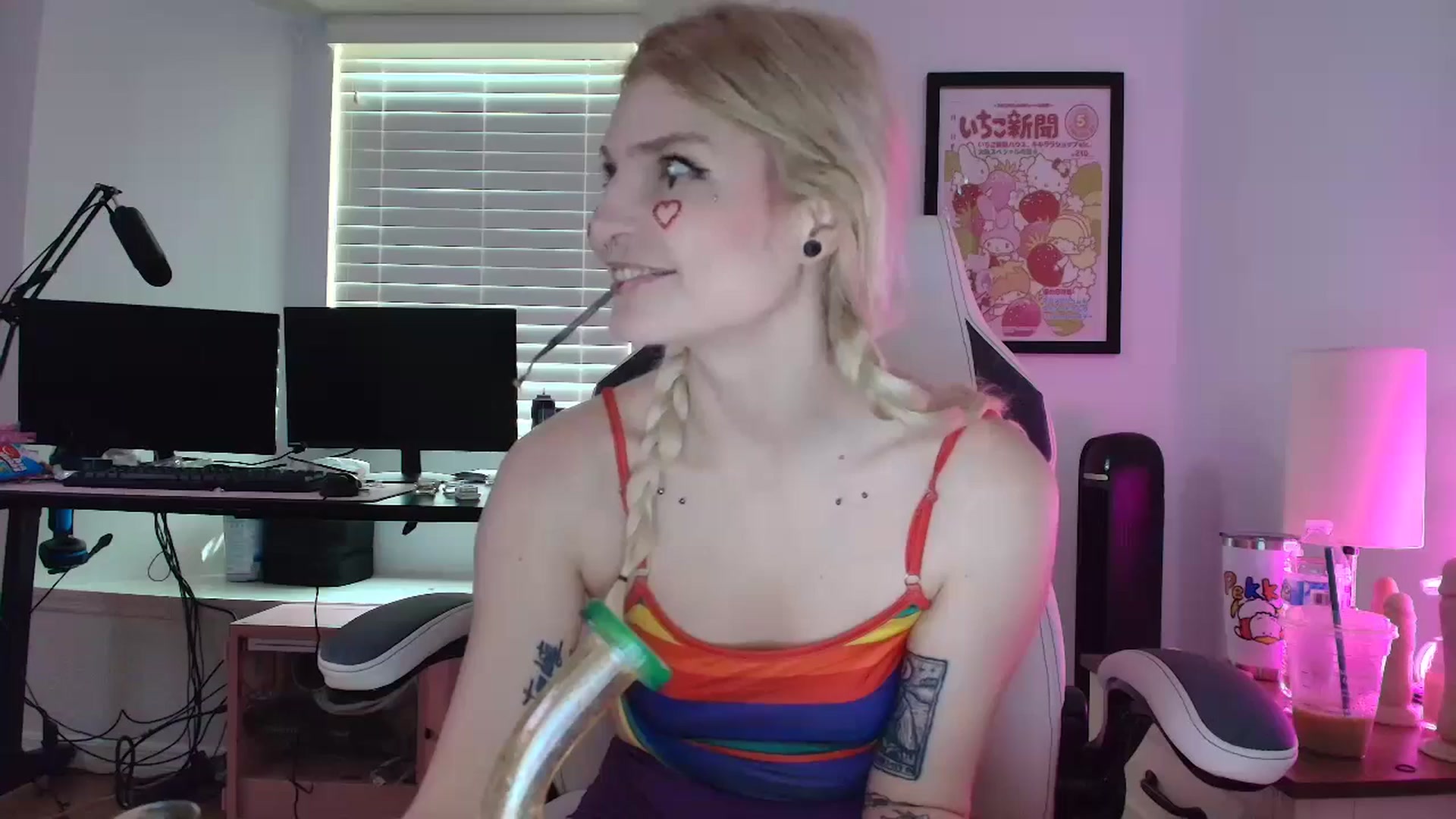 Gallery image thumbnail from DuckChan0's myfreecams stream on, 04/24/2025, 14:45 image 13 of 20