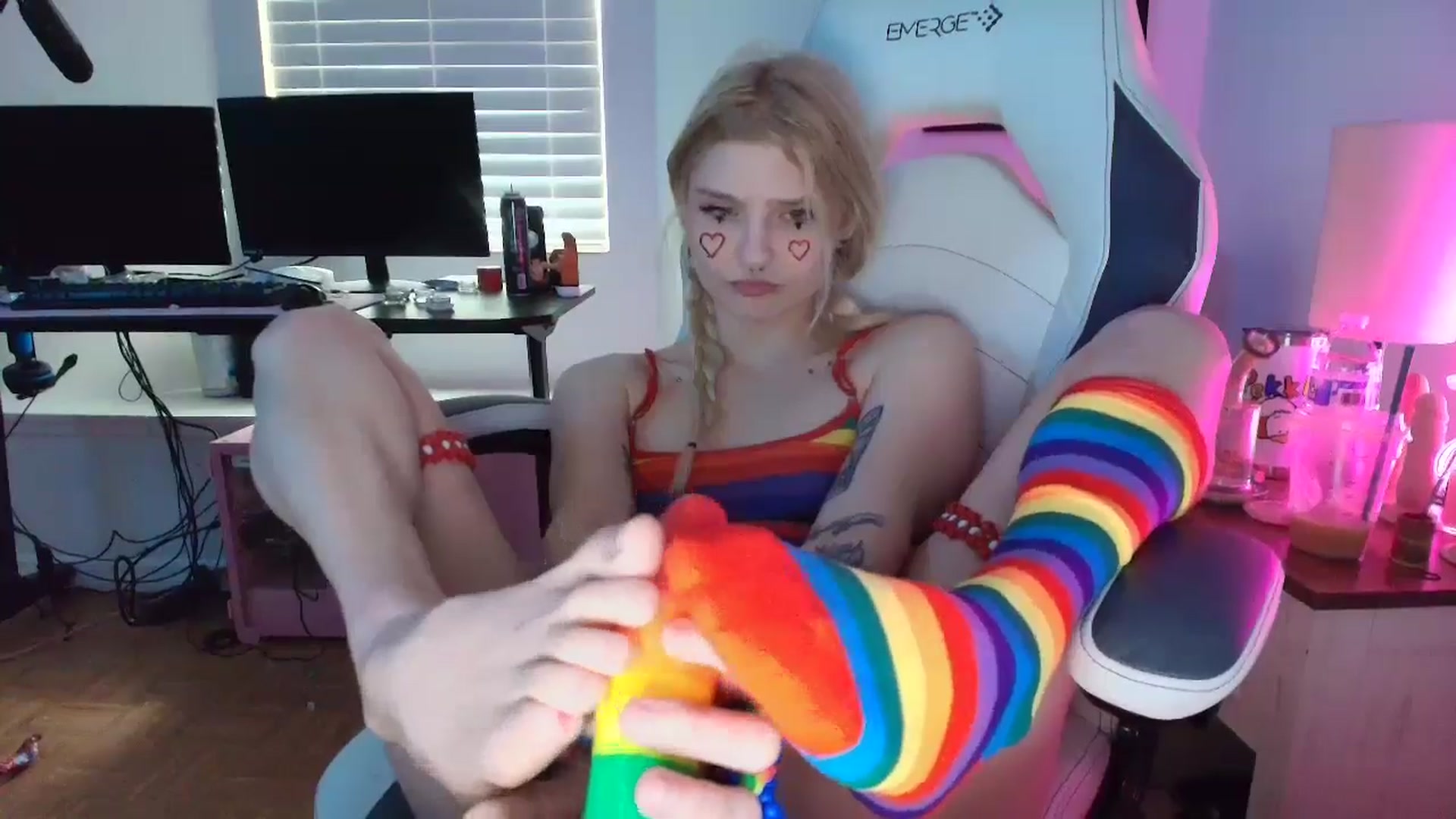 Gallery image thumbnail from DuckChan0's myfreecams stream on, 04/24/2025, 14:45 image 17 of 20