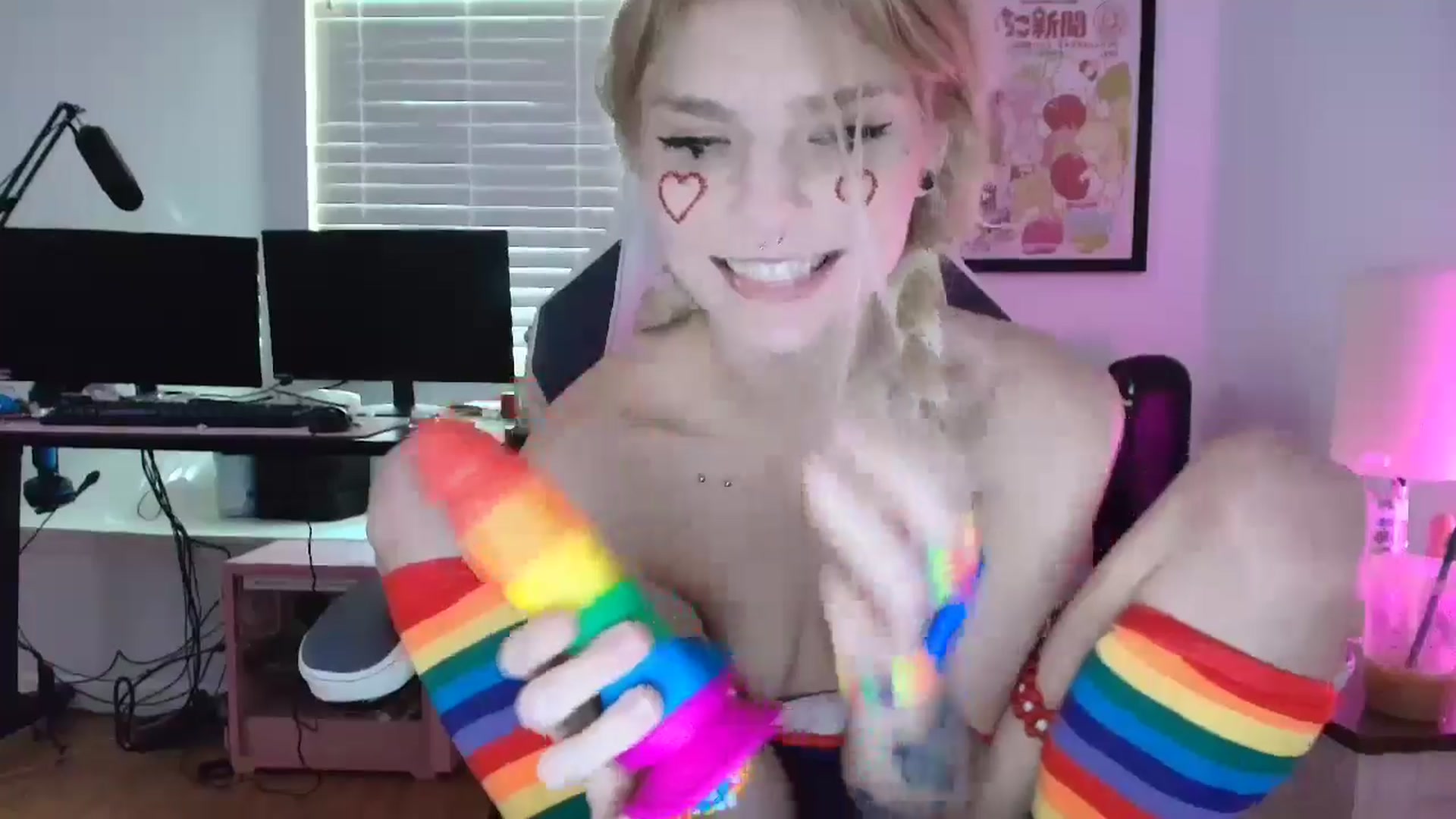 Gallery image thumbnail from DuckChan0's myfreecams stream on, 04/24/2025, 14:45 image 4 of 20