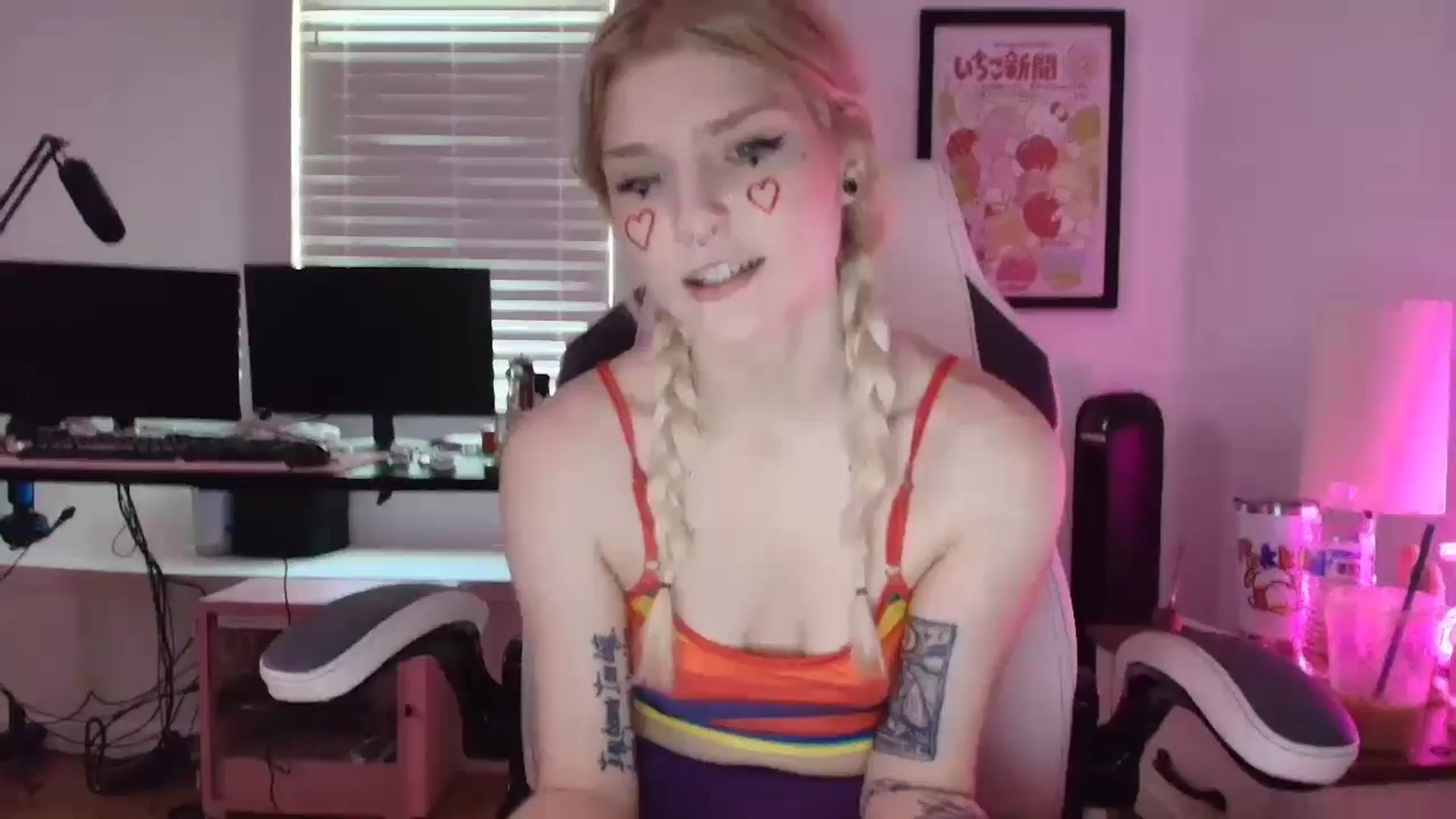 Gallery image thumbnail from DuckChan0's myfreecams stream on, 04/24/2025, 14:45 image 1 of 20