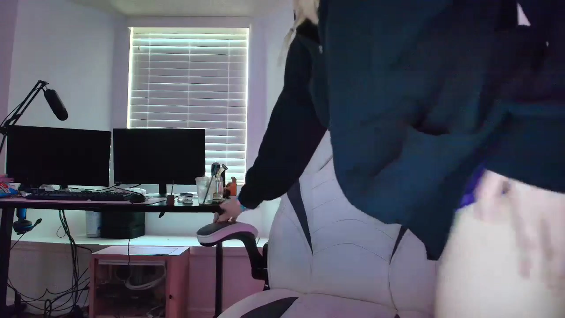 Gallery image thumbnail from DuckChan0's myfreecams stream on, 04/24/2025, 15:48 image 13 of 20