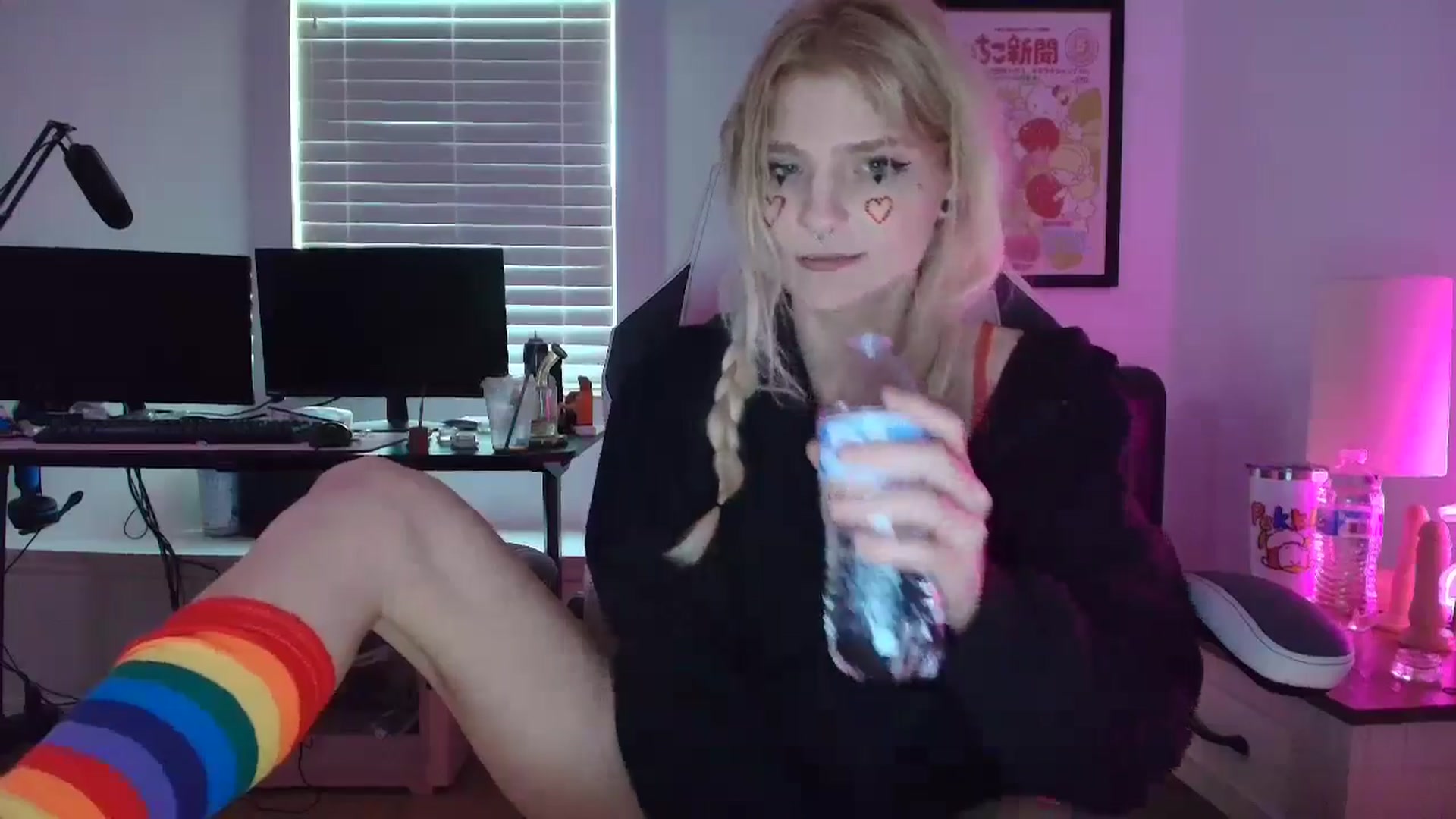 Gallery image thumbnail from DuckChan0's myfreecams stream on, 04/24/2025, 15:48 image 19 of 20