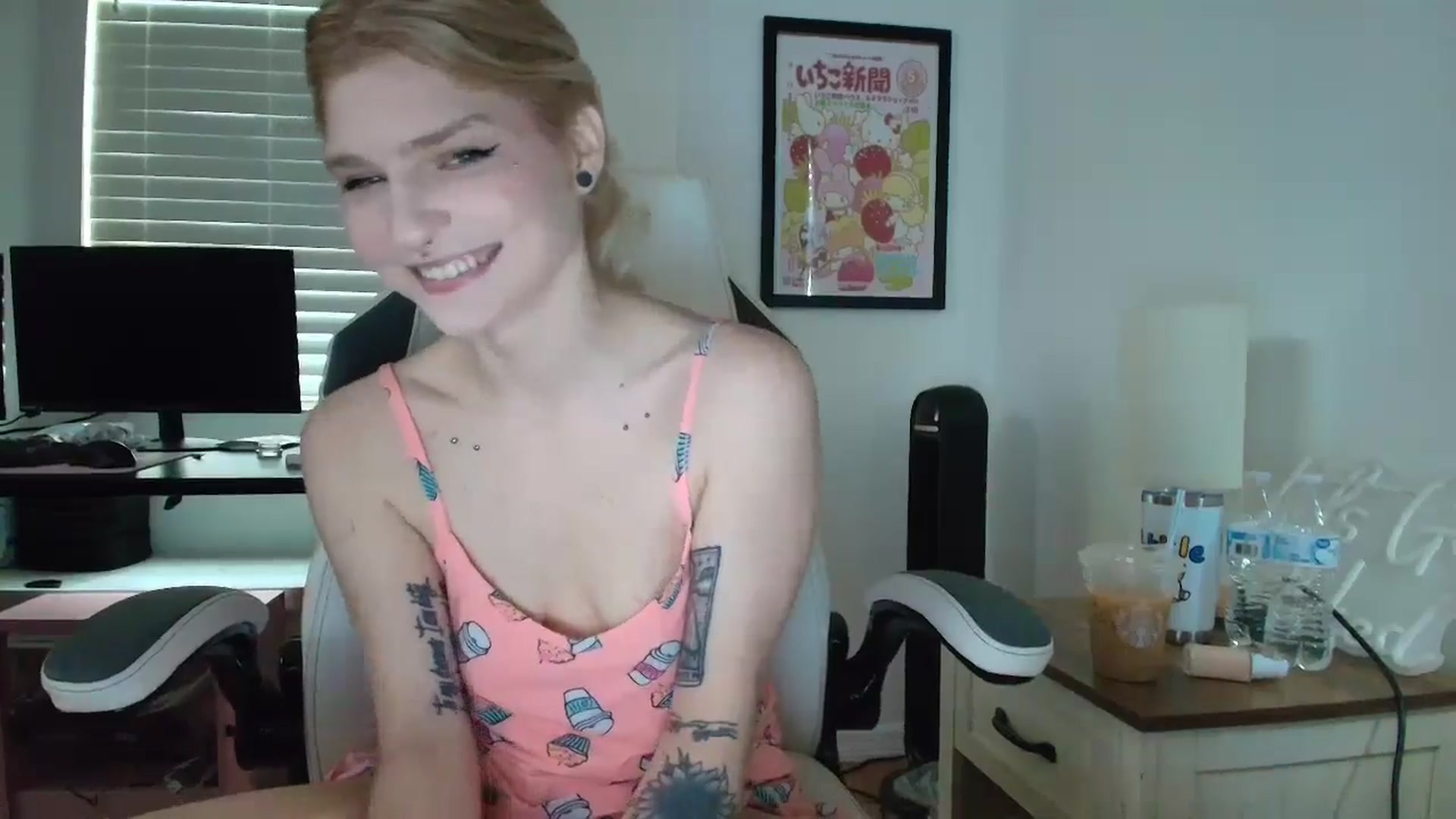 Gallery image thumbnail from DuckChan0's myfreecams stream on, 04/25/2025, 12:52 image 12 of 20