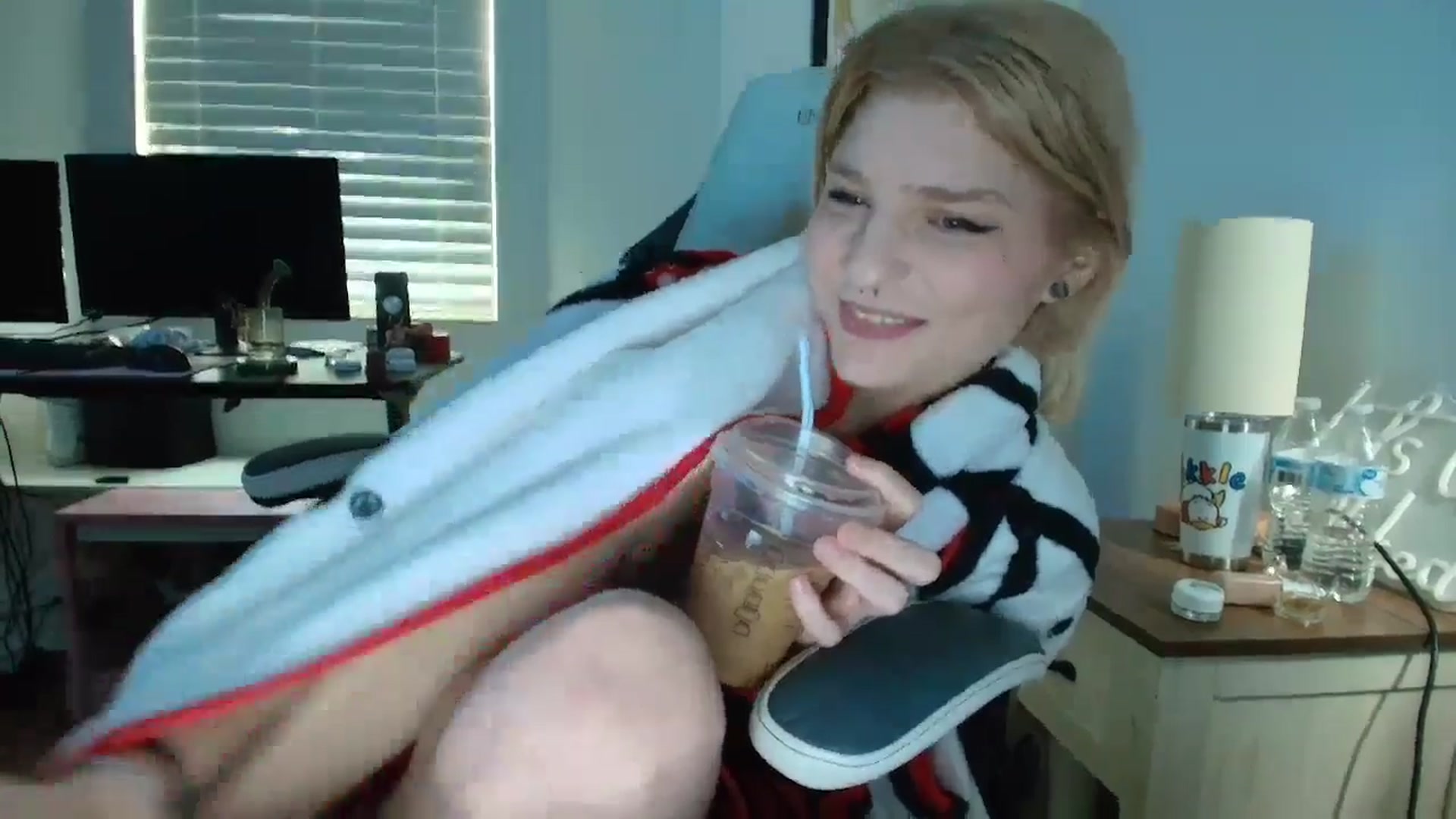 Gallery image thumbnail from DuckChan0's myfreecams stream on, 04/25/2025, 13:32 image 2 of 20