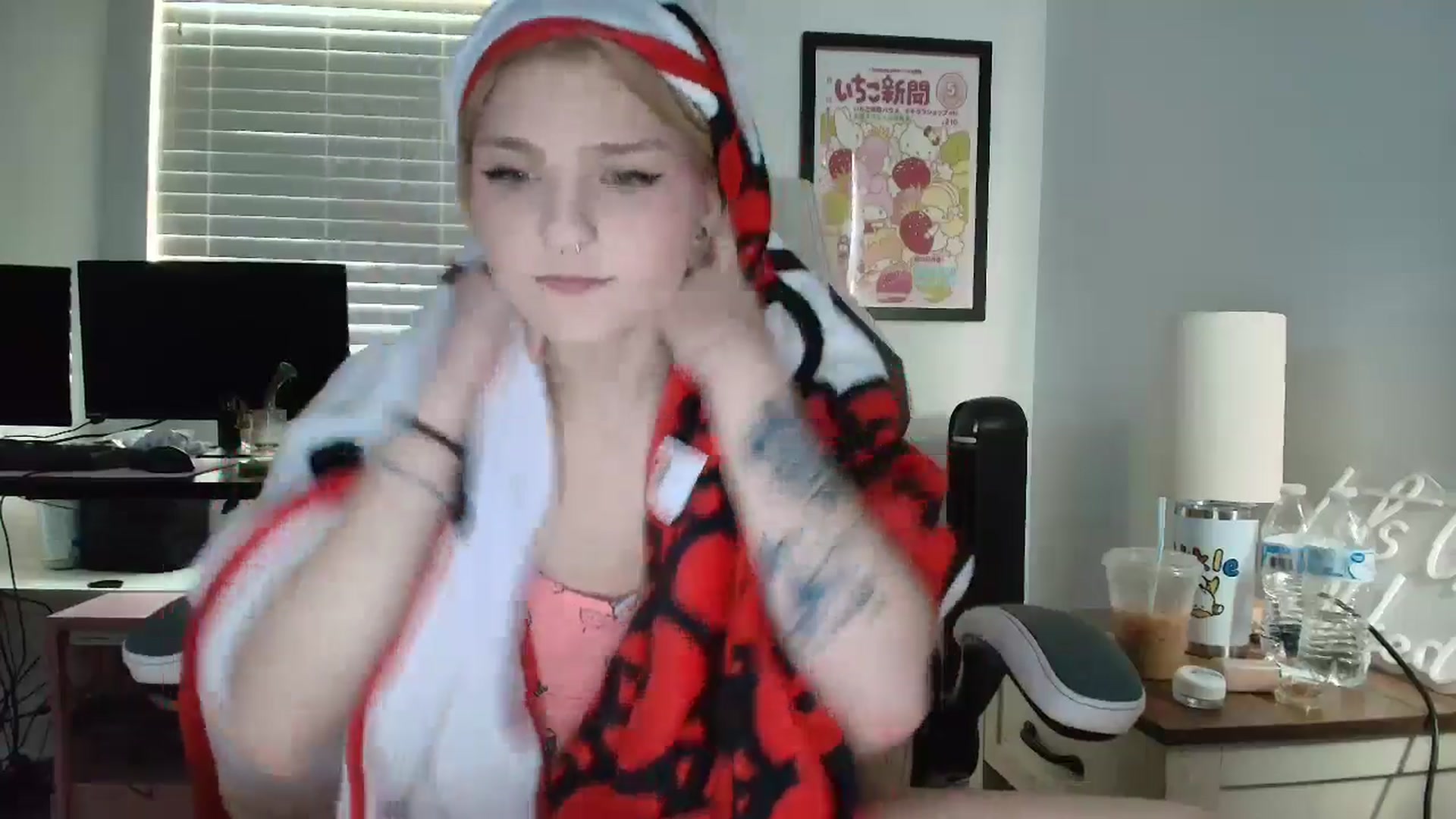 Gallery image thumbnail from DuckChan0's myfreecams stream on, 04/25/2025, 13:32 image 3 of 20
