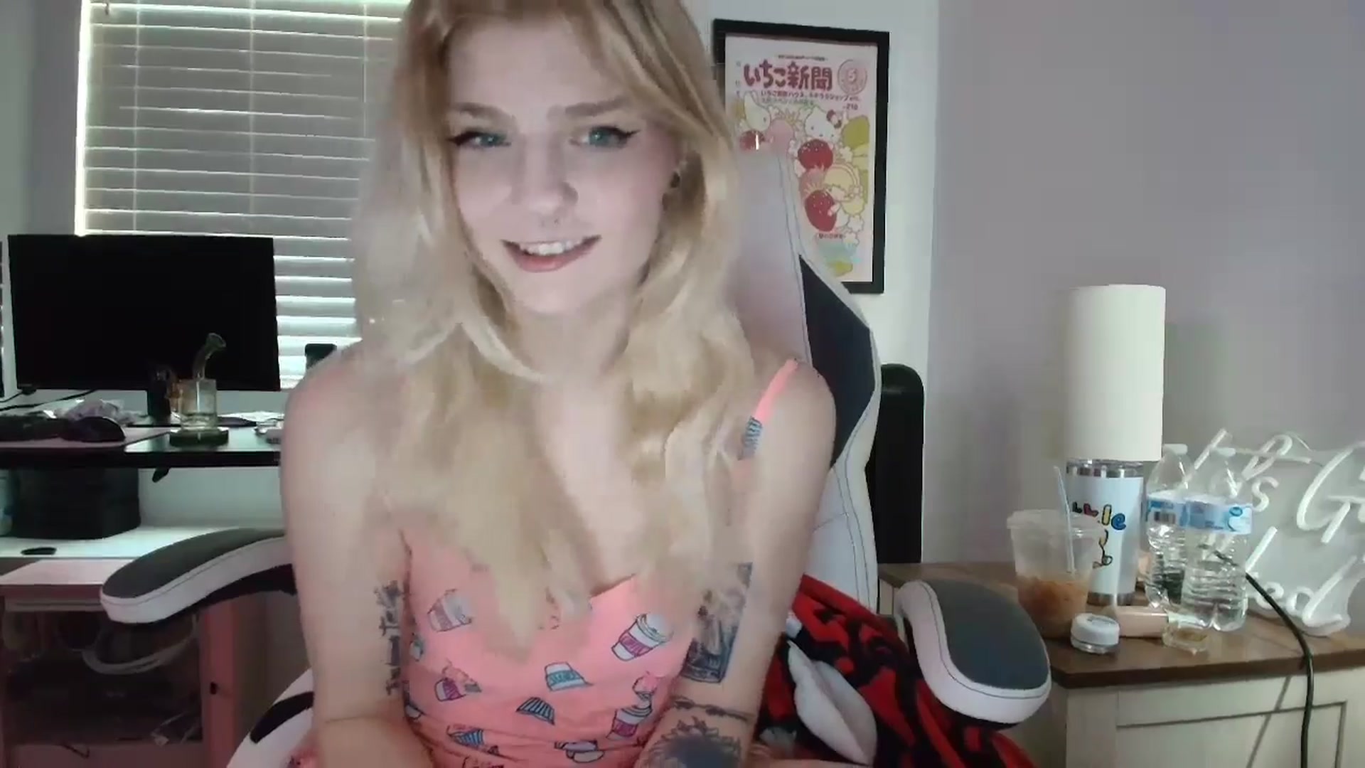 Gallery image thumbnail from DuckChan0's myfreecams stream on, 04/25/2025, 13:32 image 6 of 20
