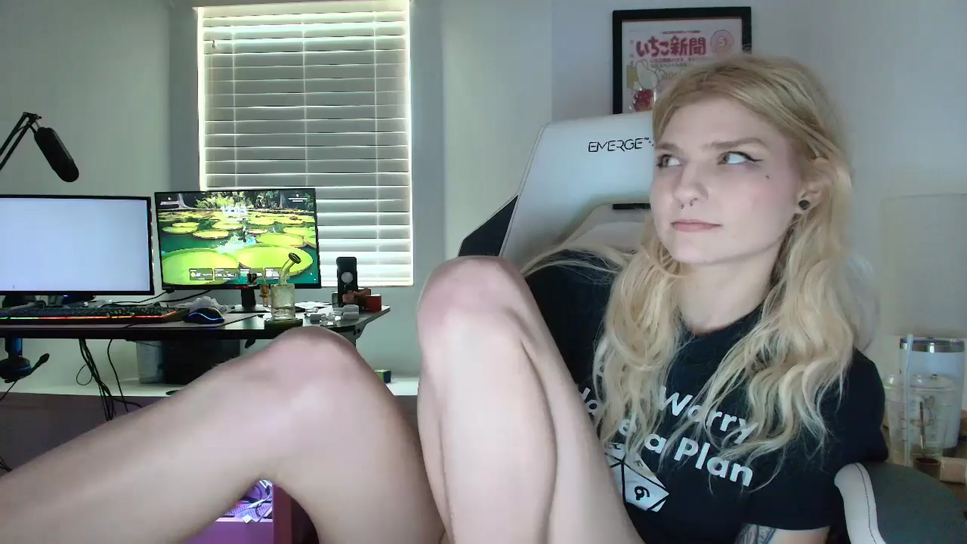 Gallery image thumbnail from DuckChan0's myfreecams stream on, 04/25/2025, 16:14 image 19 of 20