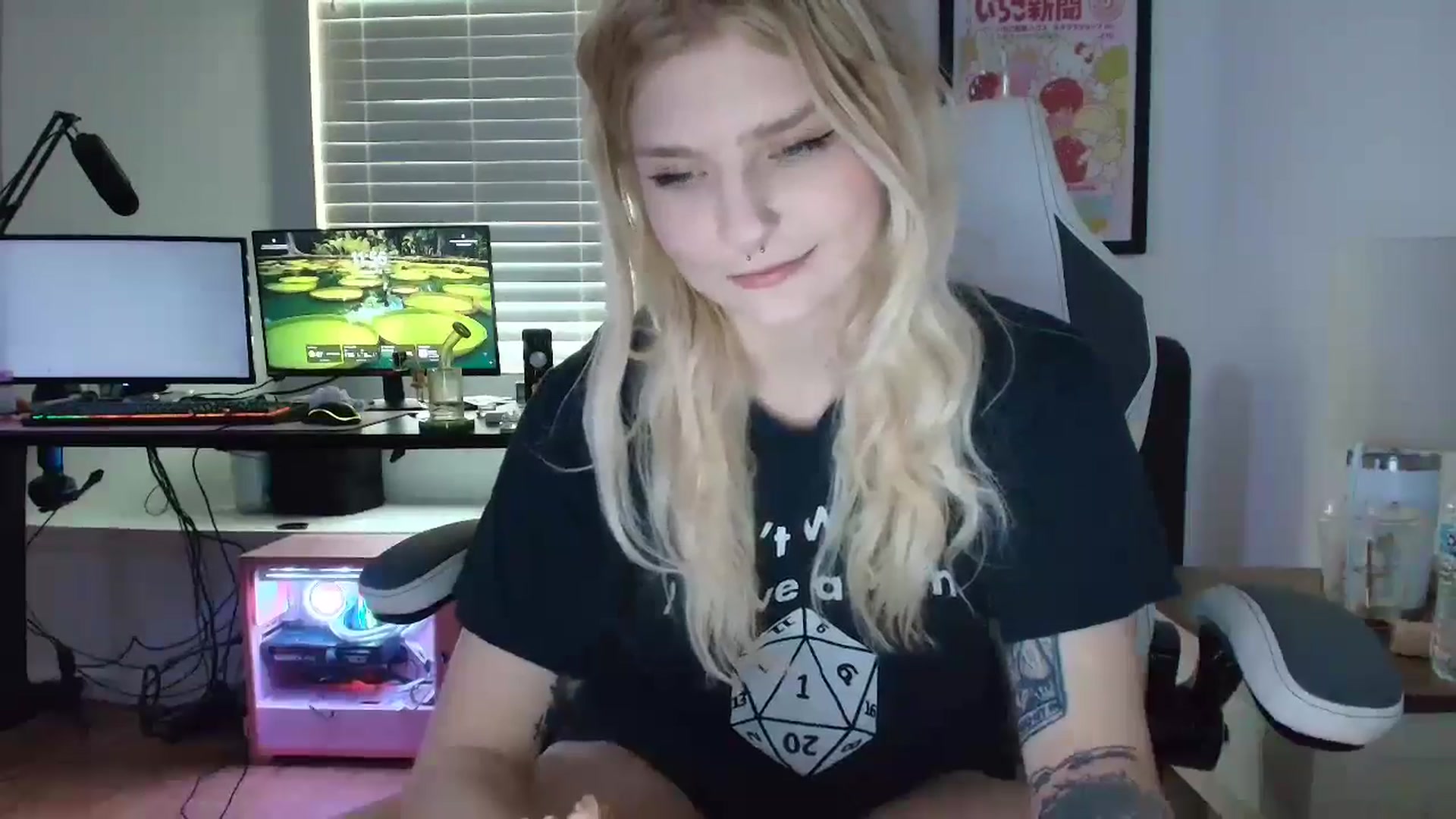 Gallery image thumbnail from DuckChan0's myfreecams stream on, 04/25/2025, 16:14 image 17 of 20