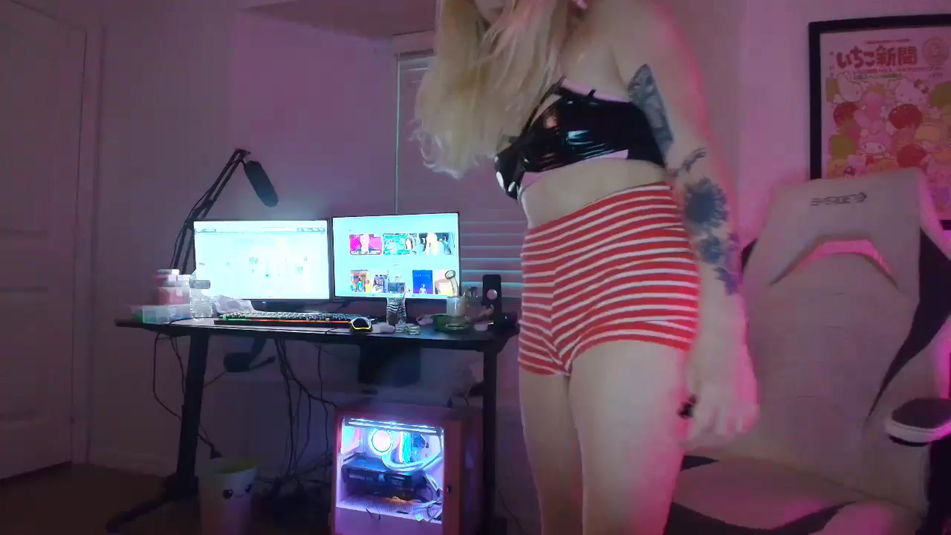 Gallery image thumbnail from DuckChan0's myfreecams stream on, 04/27/2025, 24:06 image 6 of 20