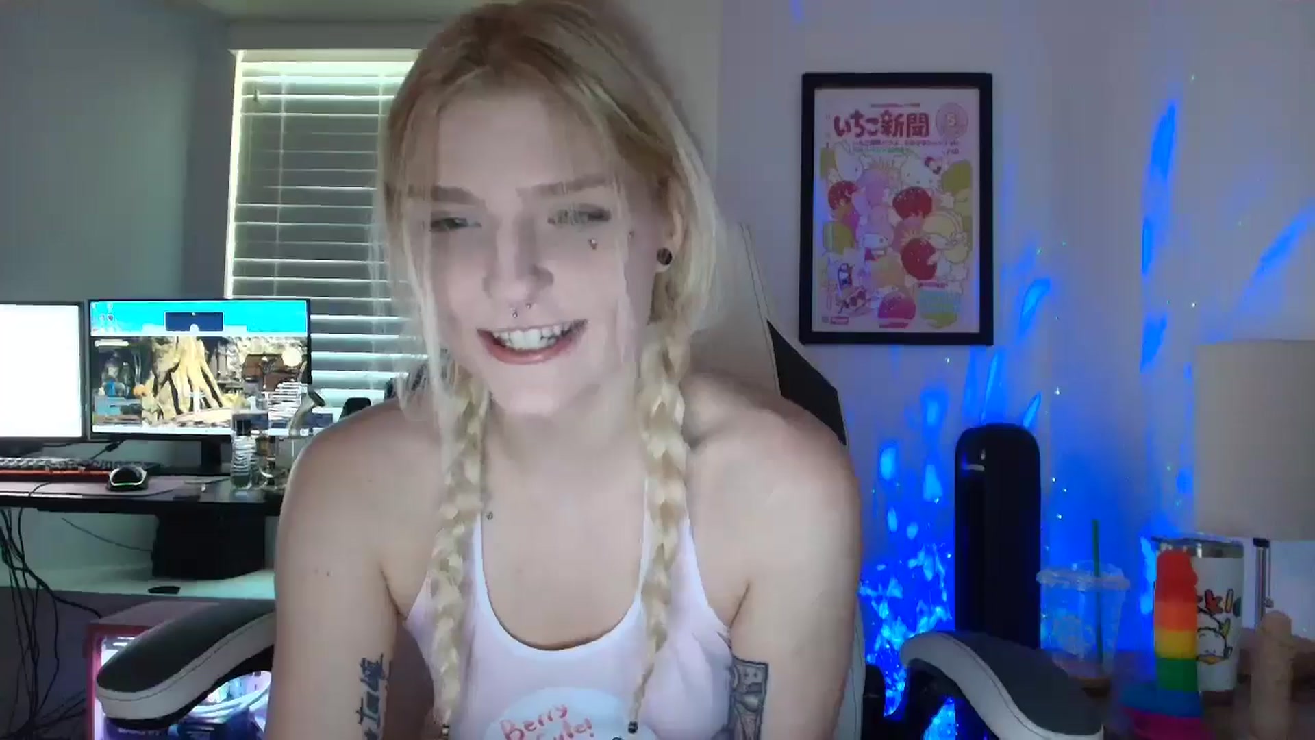 Gallery image thumbnail from DuckChan0's myfreecams stream on, 04/27/2025, 18:44 image 11 of 20