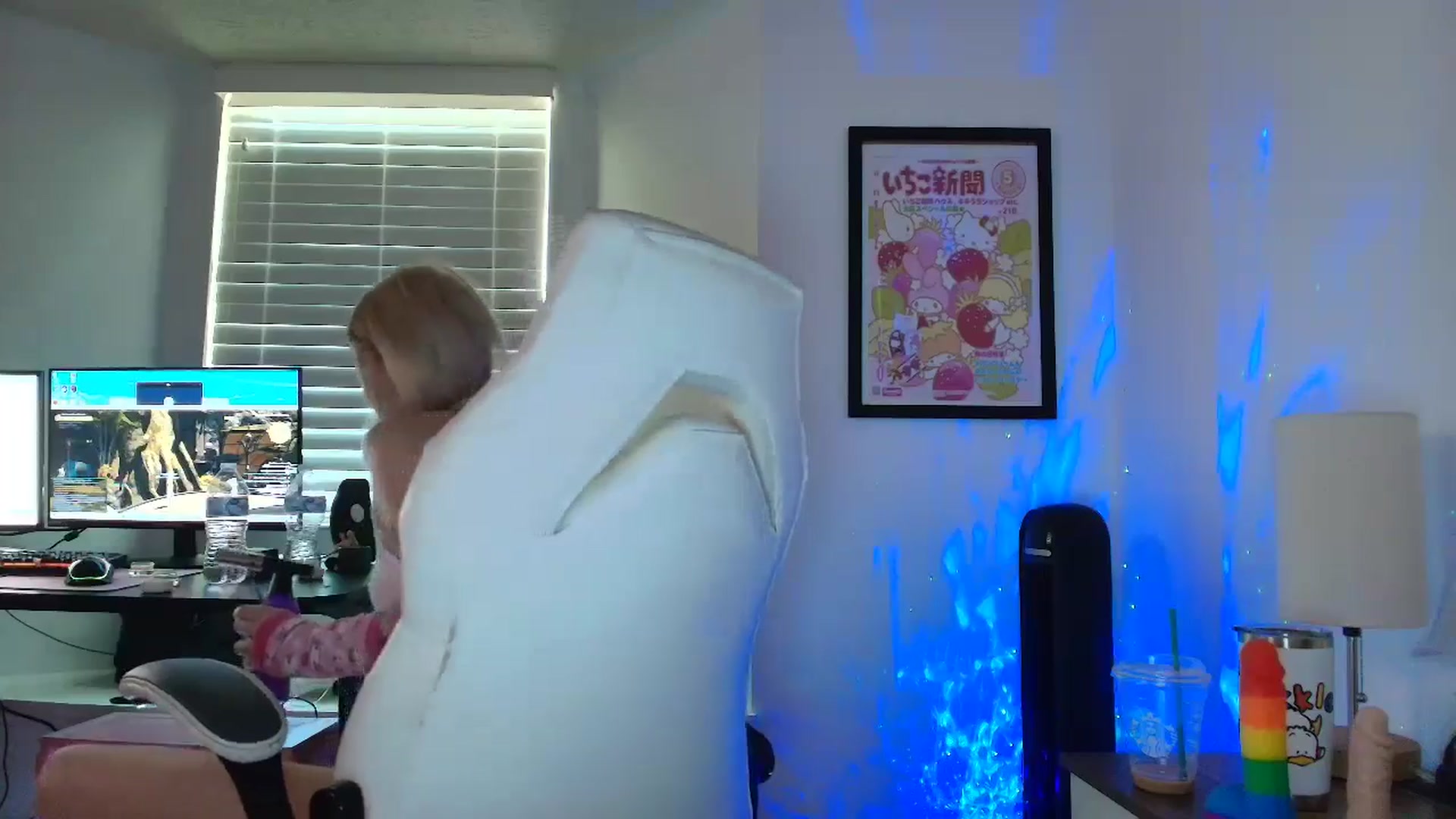 Gallery image thumbnail from DuckChan0's myfreecams stream on, 04/27/2025, 18:44 image 8 of 20