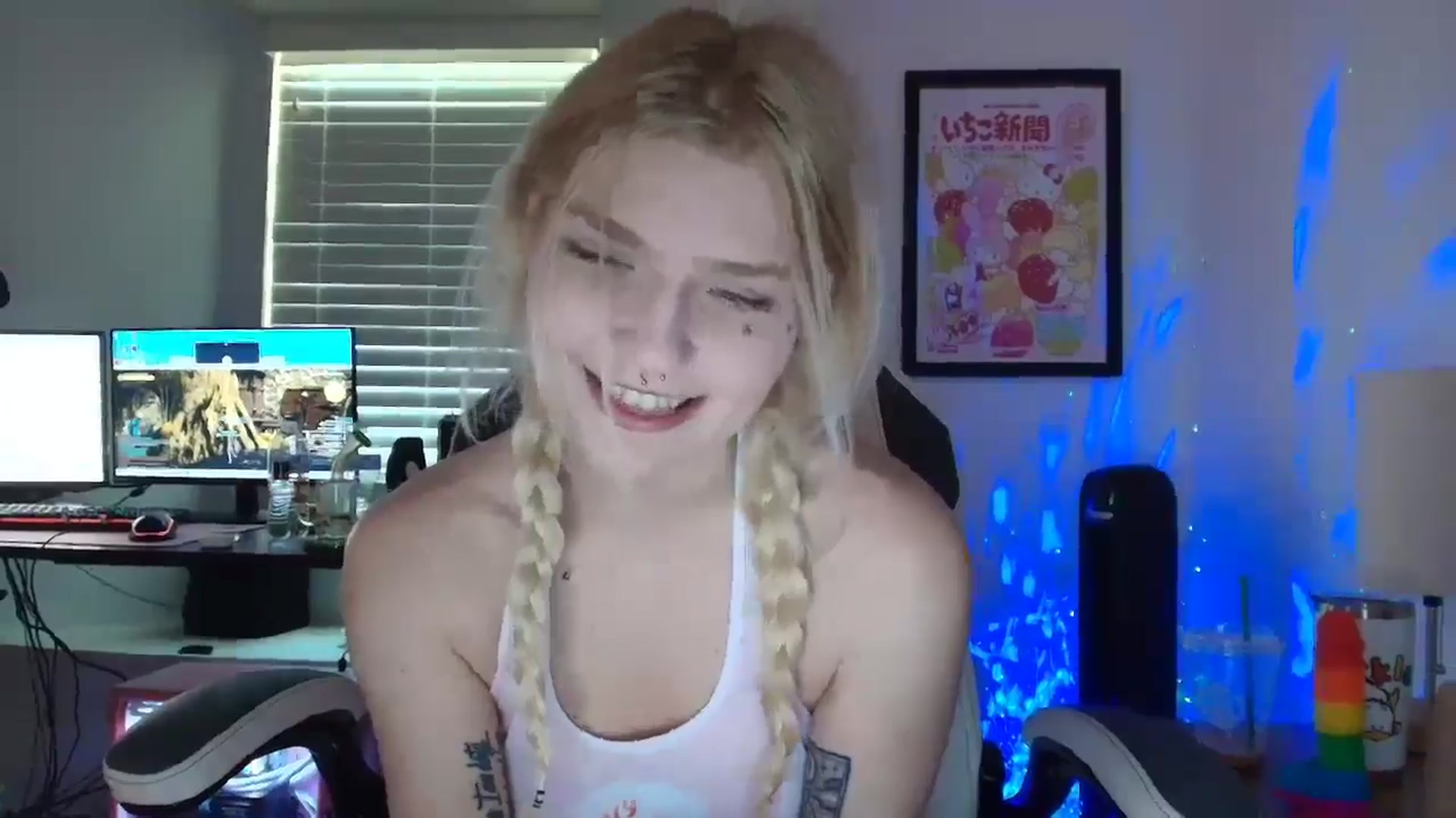 Gallery image thumbnail from DuckChan0's myfreecams stream on, 04/27/2025, 18:44 image 12 of 20