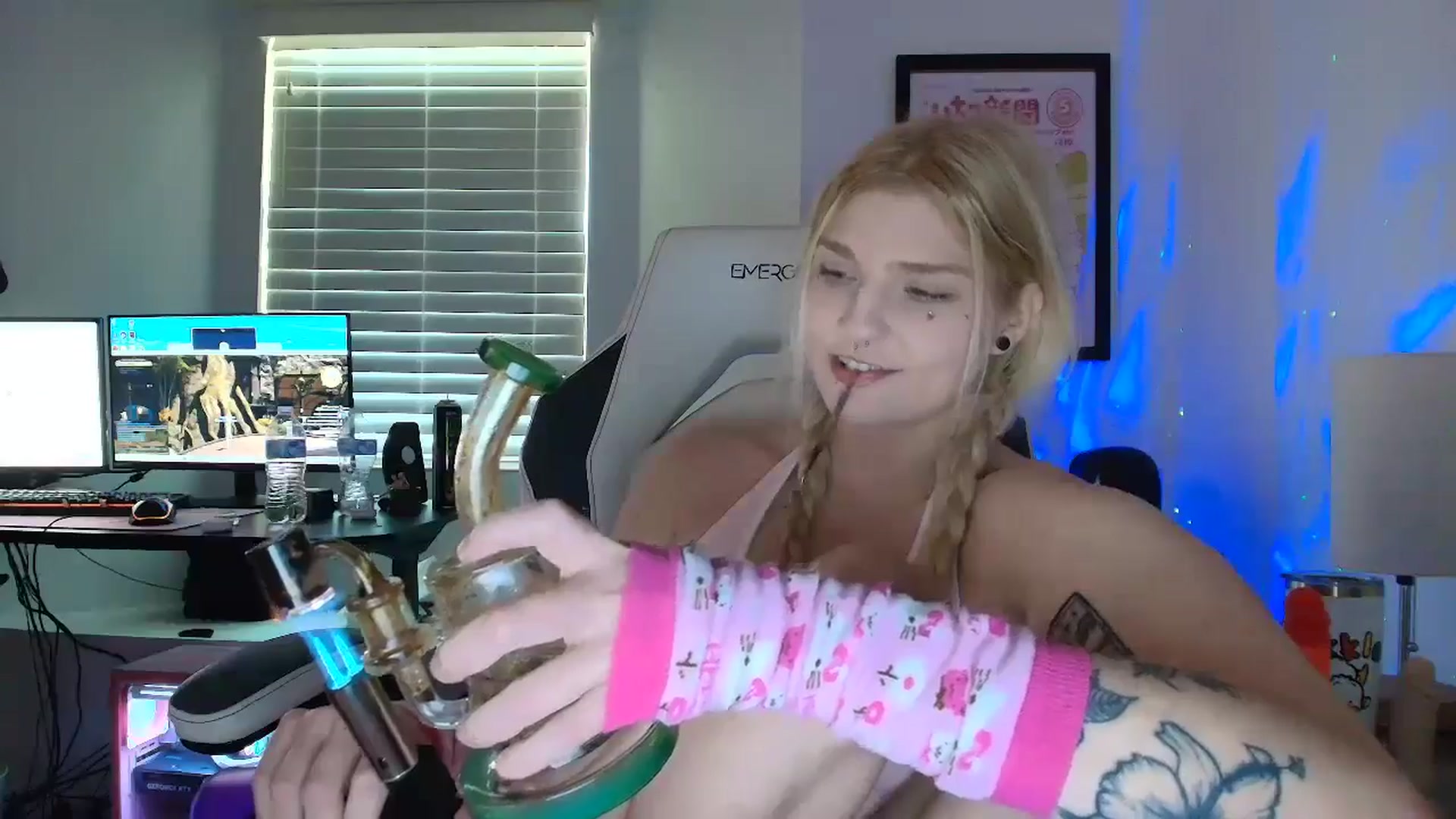 Gallery image thumbnail from DuckChan0's myfreecams stream on, 04/27/2025, 18:44 image 9 of 20