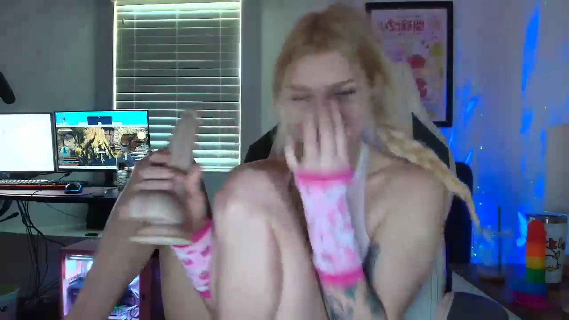 Gallery image thumbnail from DuckChan0's myfreecams stream on, 04/27/2025, 18:44 image 13 of 20