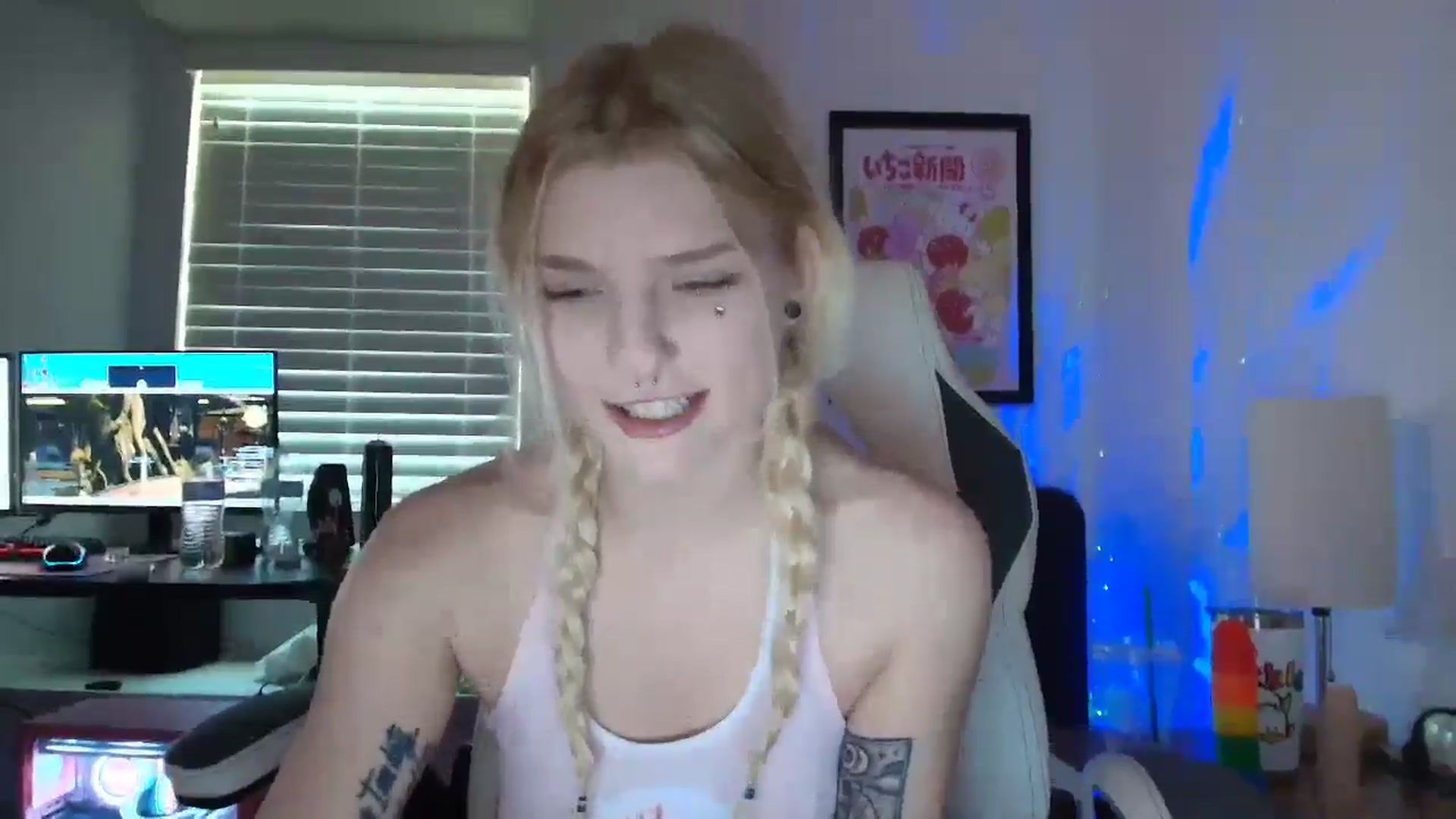 Gallery image thumbnail from DuckChan0's myfreecams stream on, 04/27/2025, 18:44 image 7 of 20