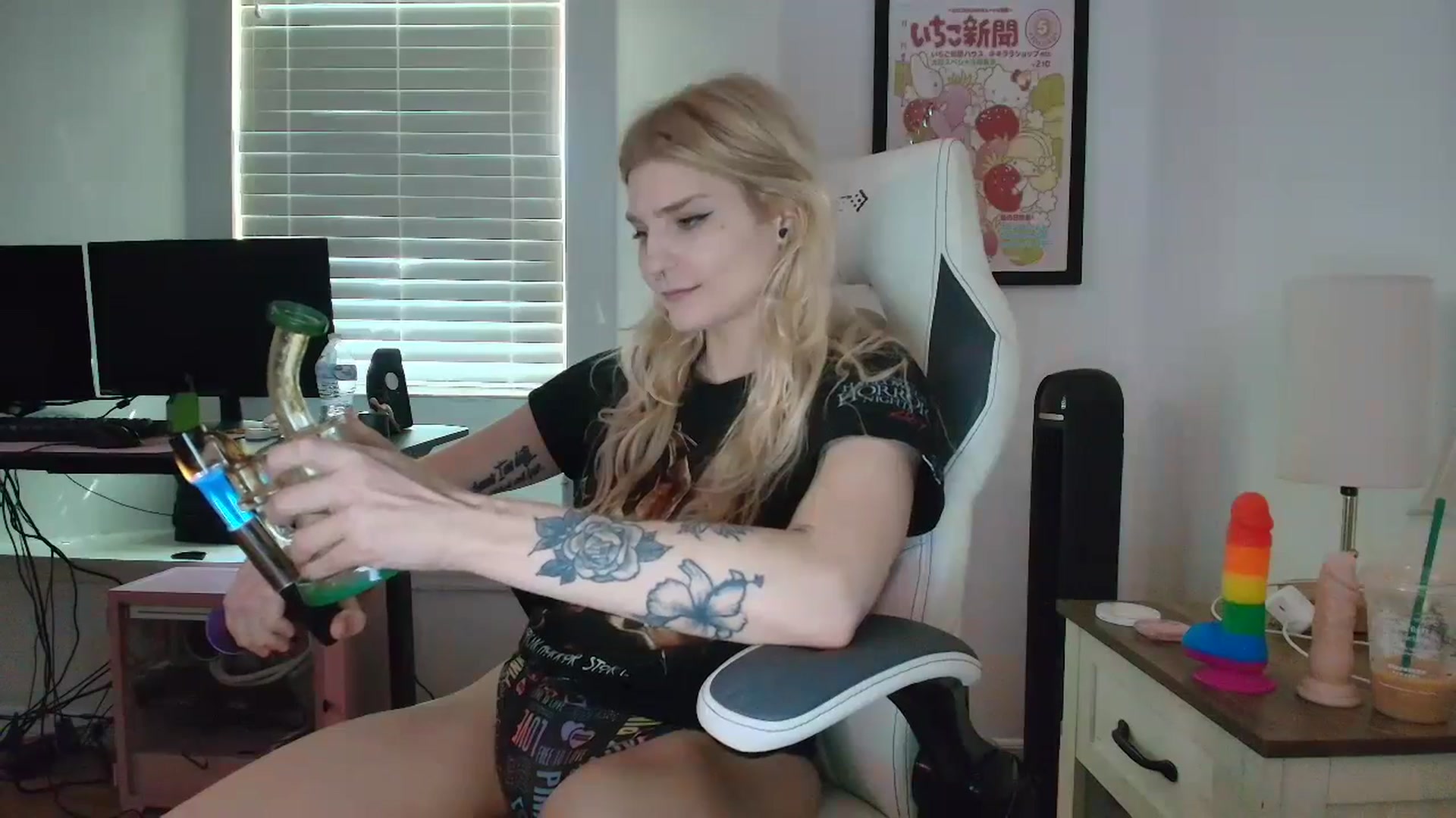 Gallery image thumbnail from DuckChan0's myfreecams stream on, 04/28/2025, 14:44 image 11 of 20
