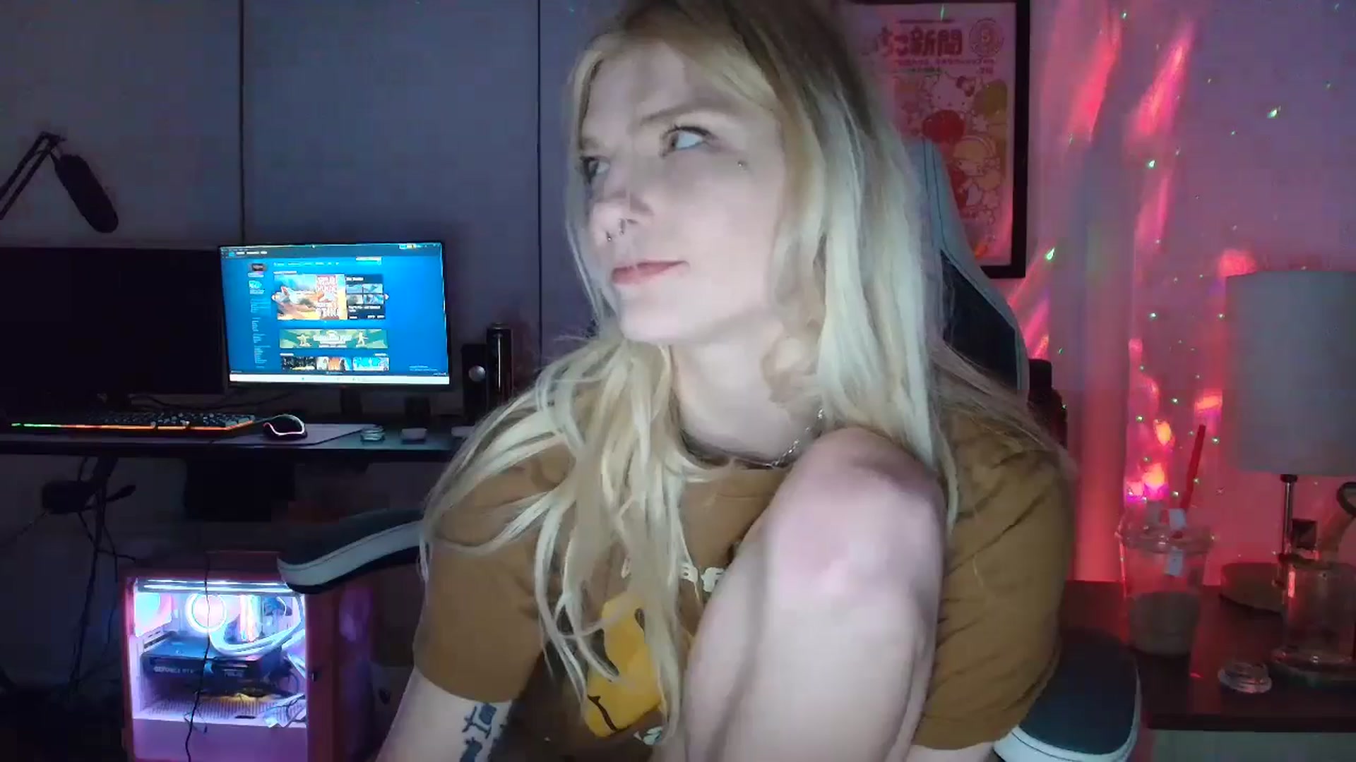 Gallery image thumbnail from DuckChan0's myfreecams stream on, 04/29/2025, 02:56 image 17 of 20