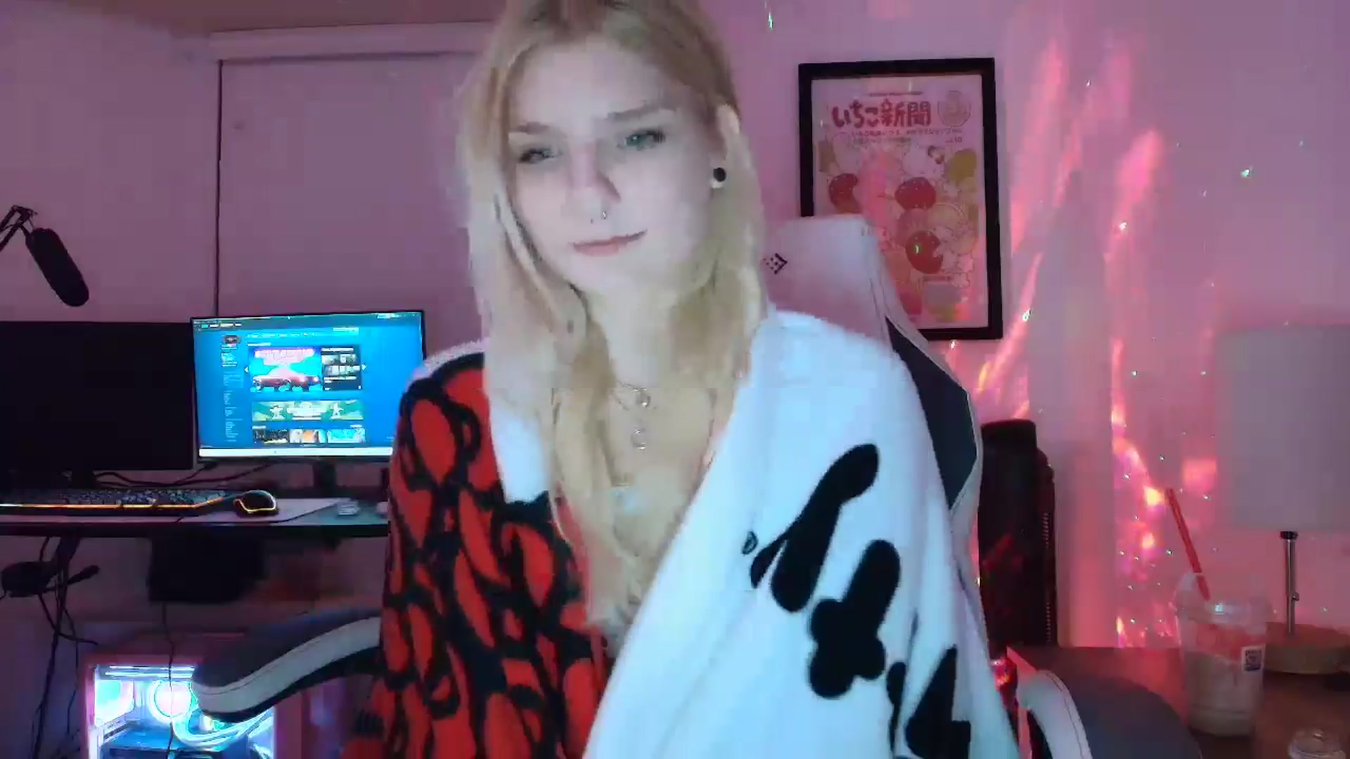 Gallery image thumbnail from DuckChan0's myfreecams stream on, 04/29/2025, 02:56 image 7 of 20