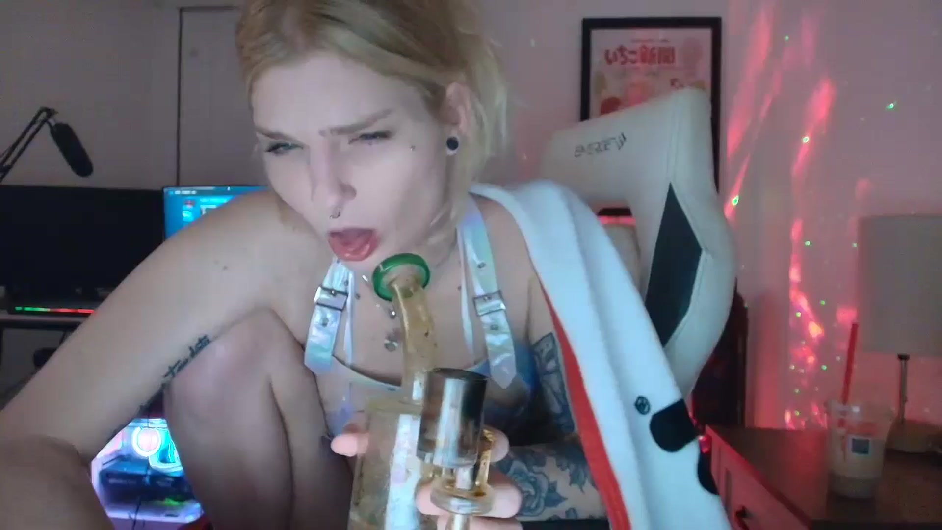 Gallery image thumbnail from DuckChan0's myfreecams stream on, 04/29/2025, 02:56 image 1 of 20