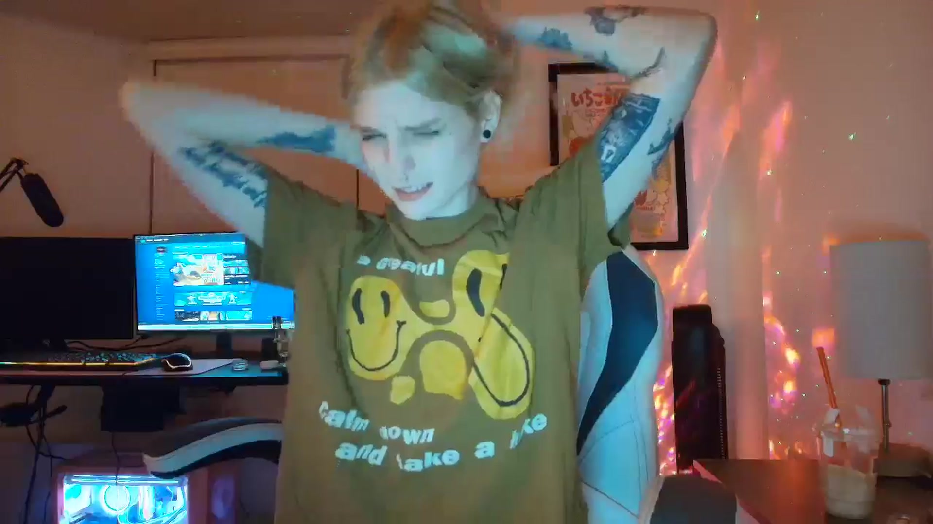 Gallery image thumbnail from DuckChan0's myfreecams stream on, 04/29/2025, 02:56 image 10 of 20