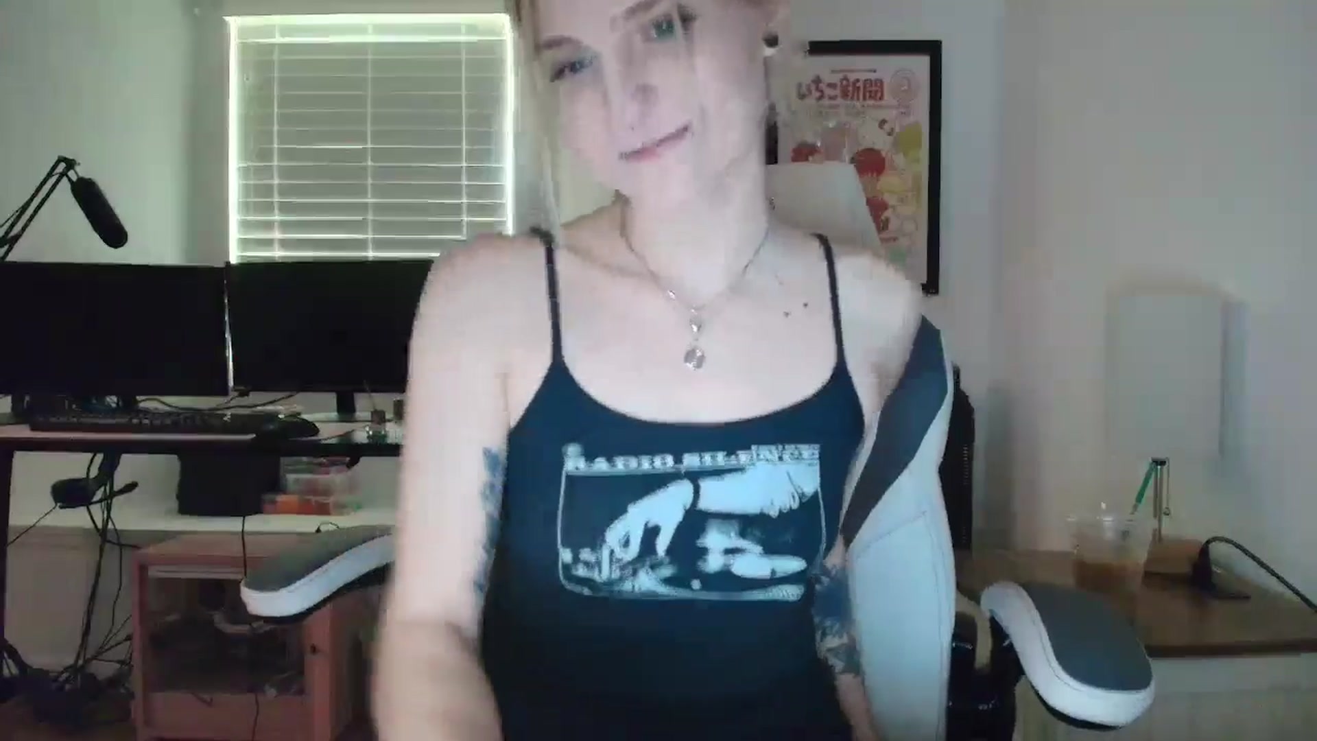 Gallery image thumbnail from DuckChan0's myfreecams stream on, 04/29/2025, 14:43 image 6 of 20