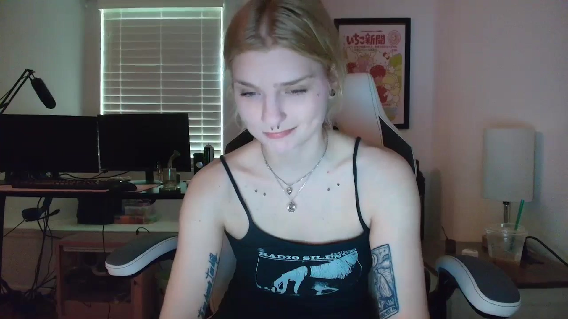 Gallery image thumbnail from DuckChan0's myfreecams stream on, 04/29/2025, 14:43 image 11 of 20