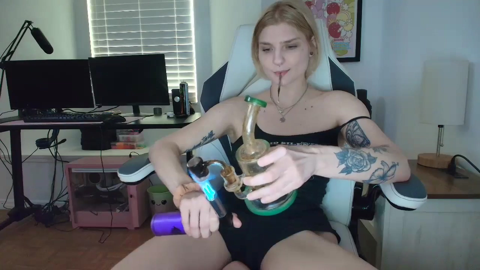 Gallery image thumbnail from DuckChan0's myfreecams stream on, 04/29/2025, 14:43 image 16 of 20