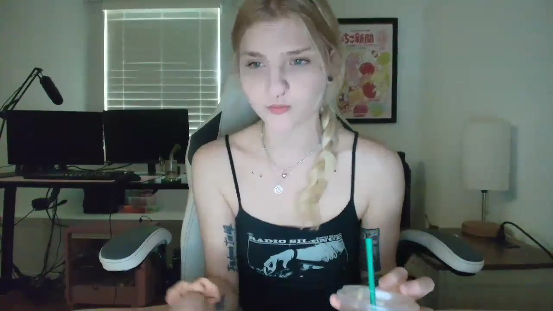 Gallery image thumbnail from DuckChan0's myfreecams stream on, 04/29/2025, 14:43 image 8 of 20