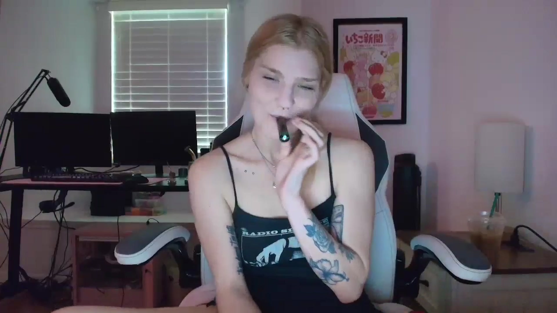 Gallery image thumbnail from DuckChan0's myfreecams stream on, 04/29/2025, 14:43 image 5 of 20