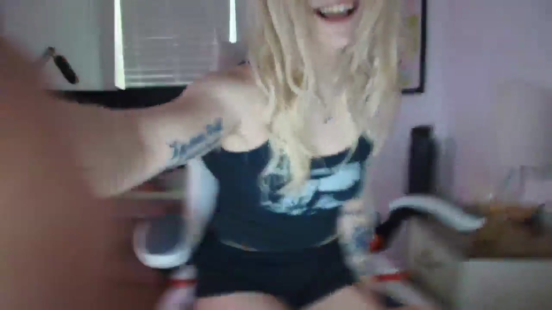 Gallery image thumbnail from DuckChan0's myfreecams stream on, 04/29/2025, 14:43 image 2 of 20