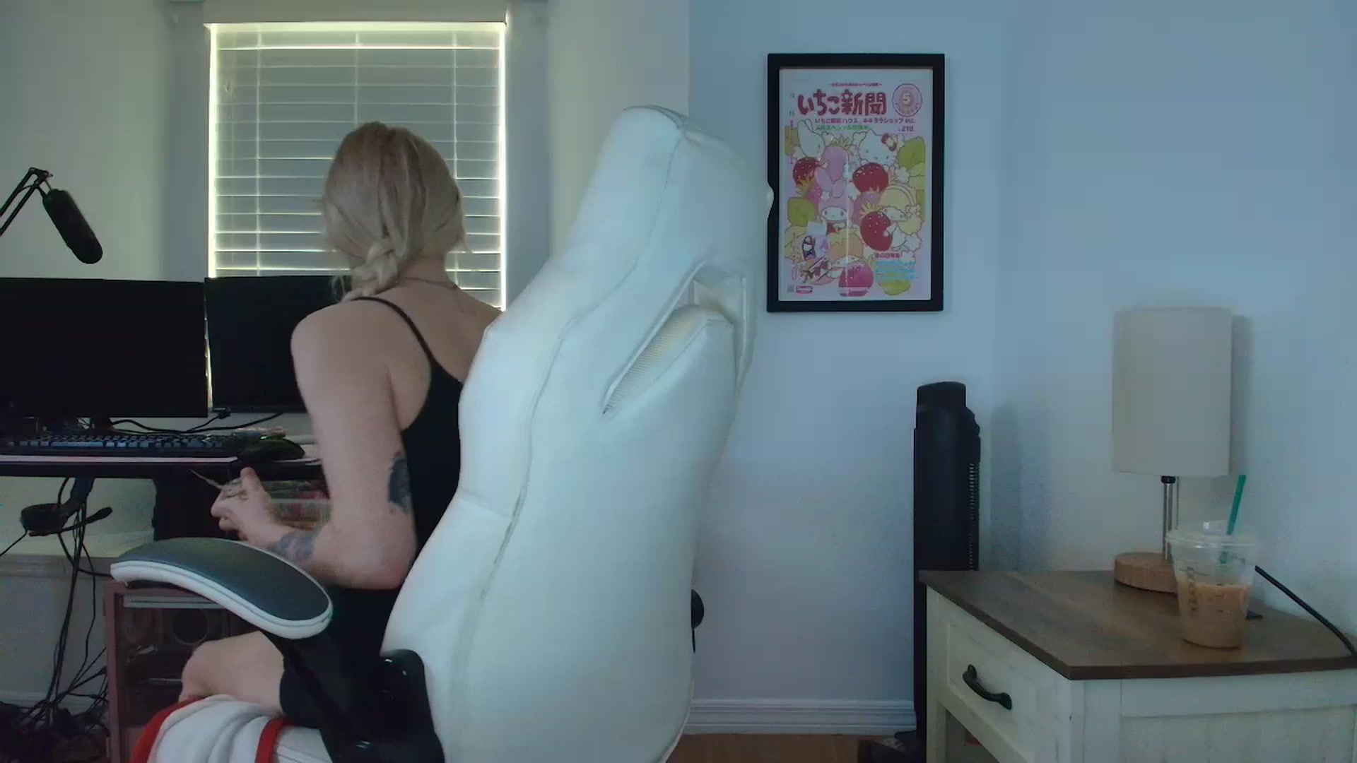 Gallery image thumbnail from DuckChan0's myfreecams stream on, 04/29/2025, 14:43 image 7 of 20