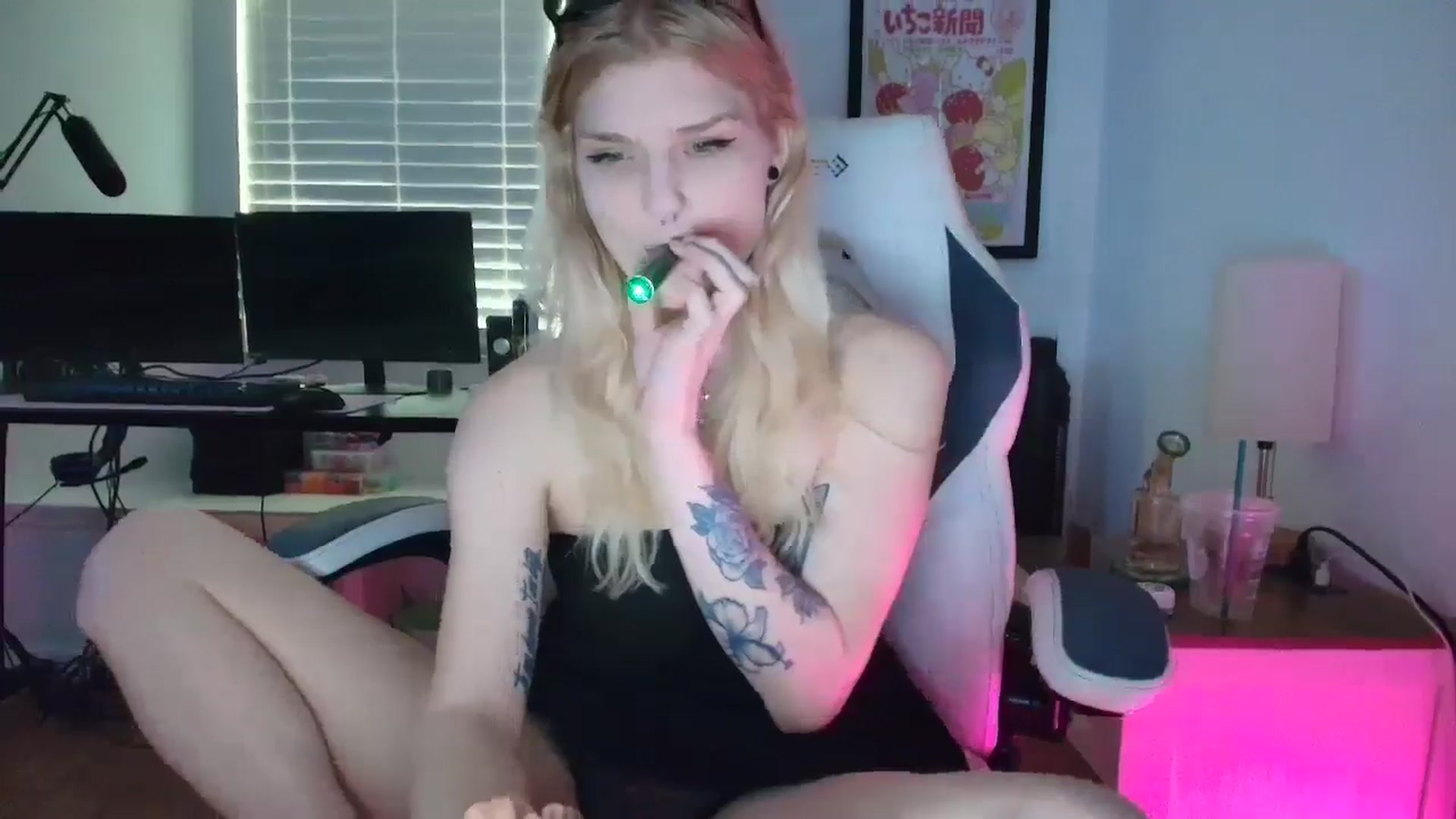 Gallery image thumbnail from DuckChan0's myfreecams stream on, 04/29/2025, 16:14 image 5 of 20