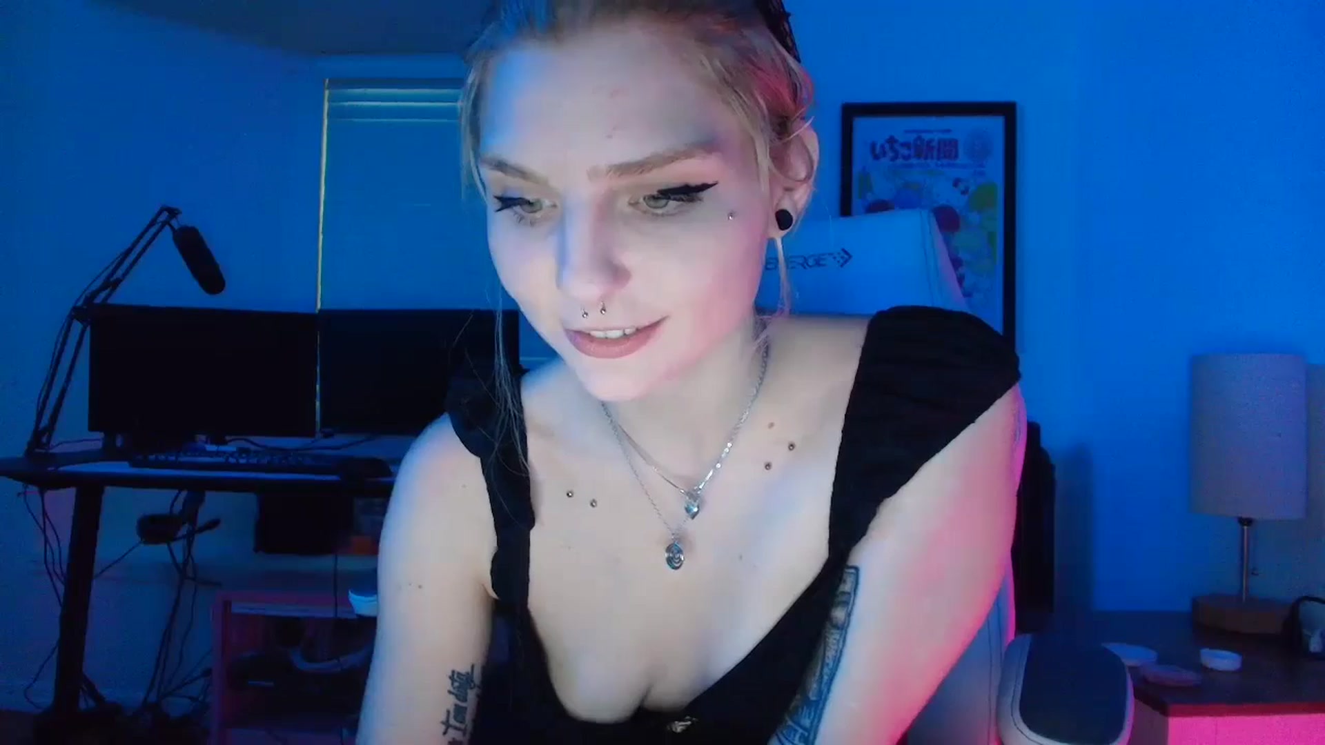 Gallery image thumbnail from DuckChan0's myfreecams stream on, 04/30/2025, 24:06 image 8 of 20