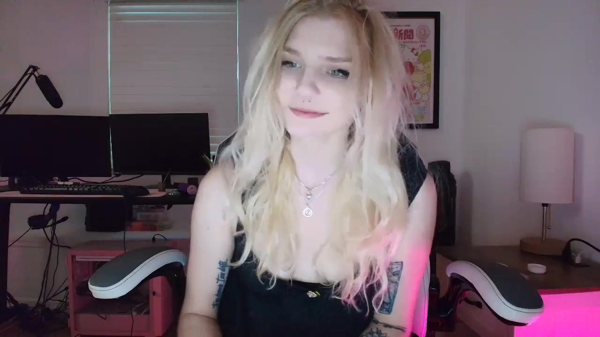 Gallery image thumbnail from DuckChan0's myfreecams stream on, 04/30/2025, 24:06 image 10 of 20