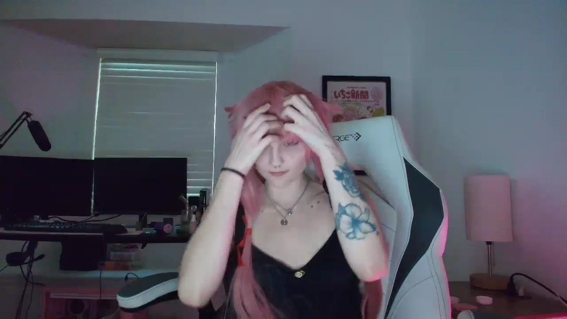 Gallery image thumbnail from DuckChan0's myfreecams stream on, 04/30/2025, 24:06 image 2 of 20