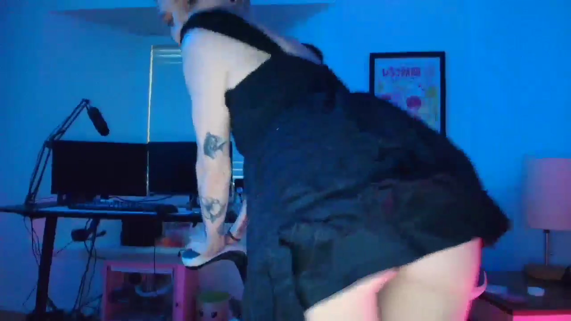 Gallery image thumbnail from DuckChan0's myfreecams stream on, 04/30/2025, 24:06 image 7 of 20
