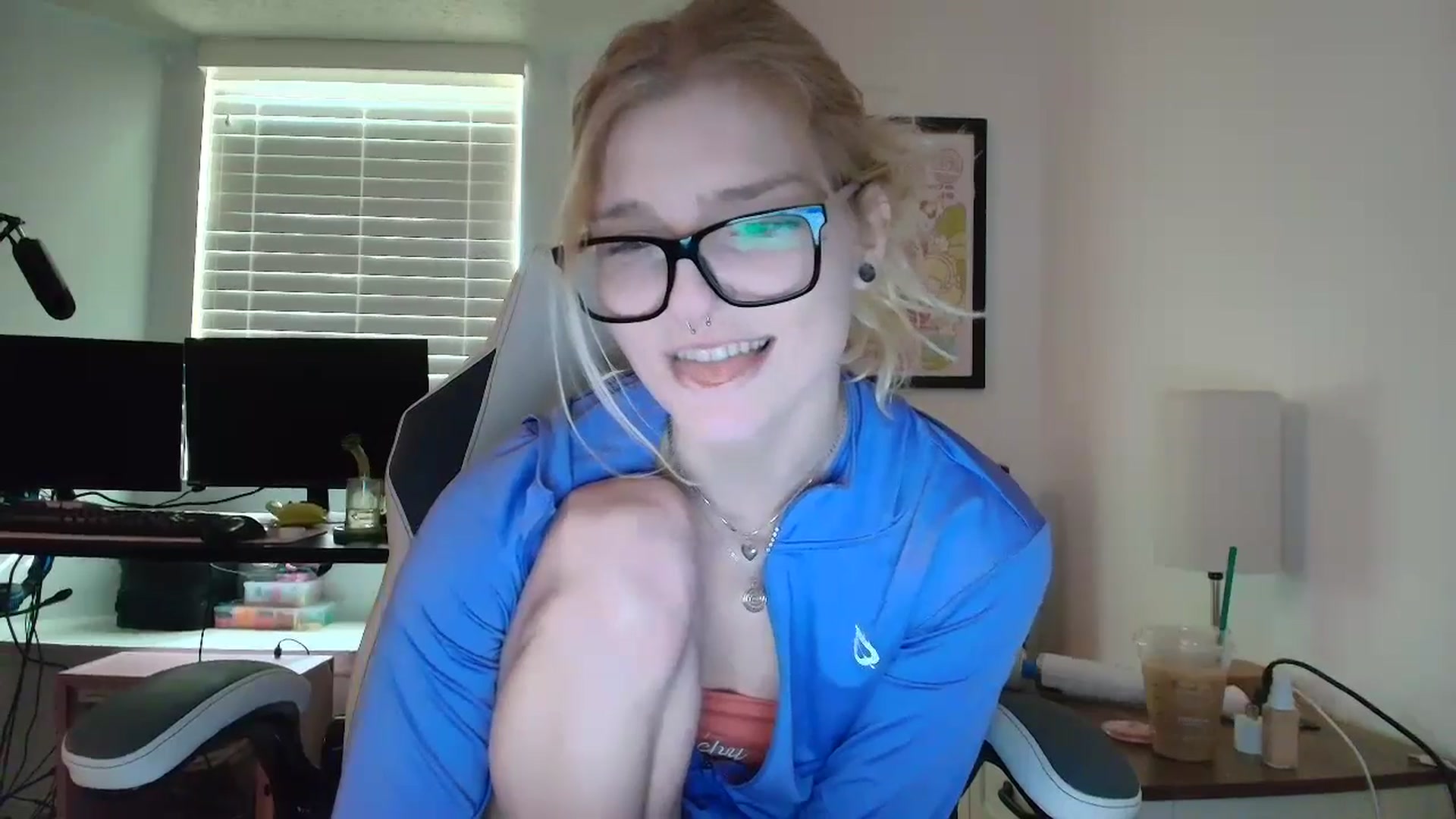 Gallery image thumbnail from DuckChan0's myfreecams stream on, 04/30/2025, 13:58 image 4 of 20