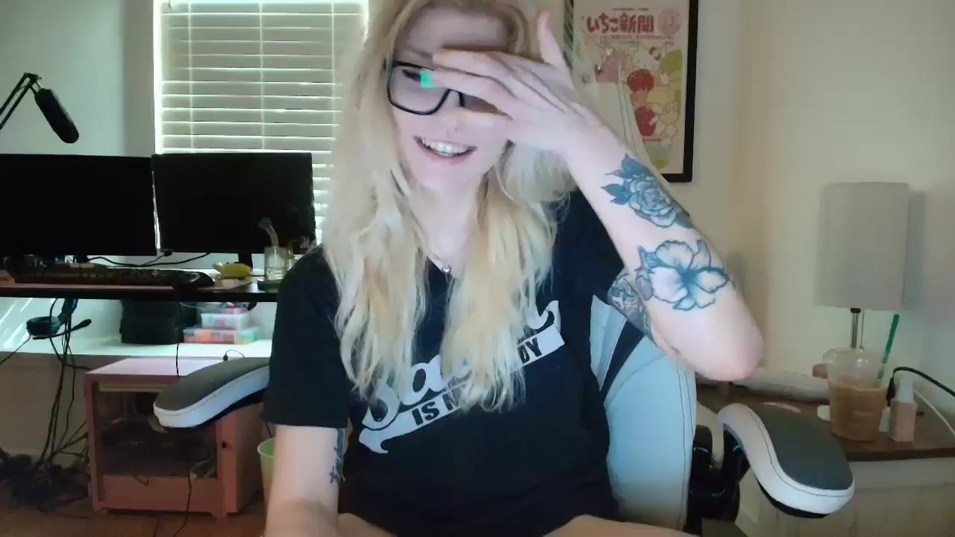 Gallery image thumbnail from DuckChan0's myfreecams stream on, 04/30/2025, 13:58 image 14 of 20