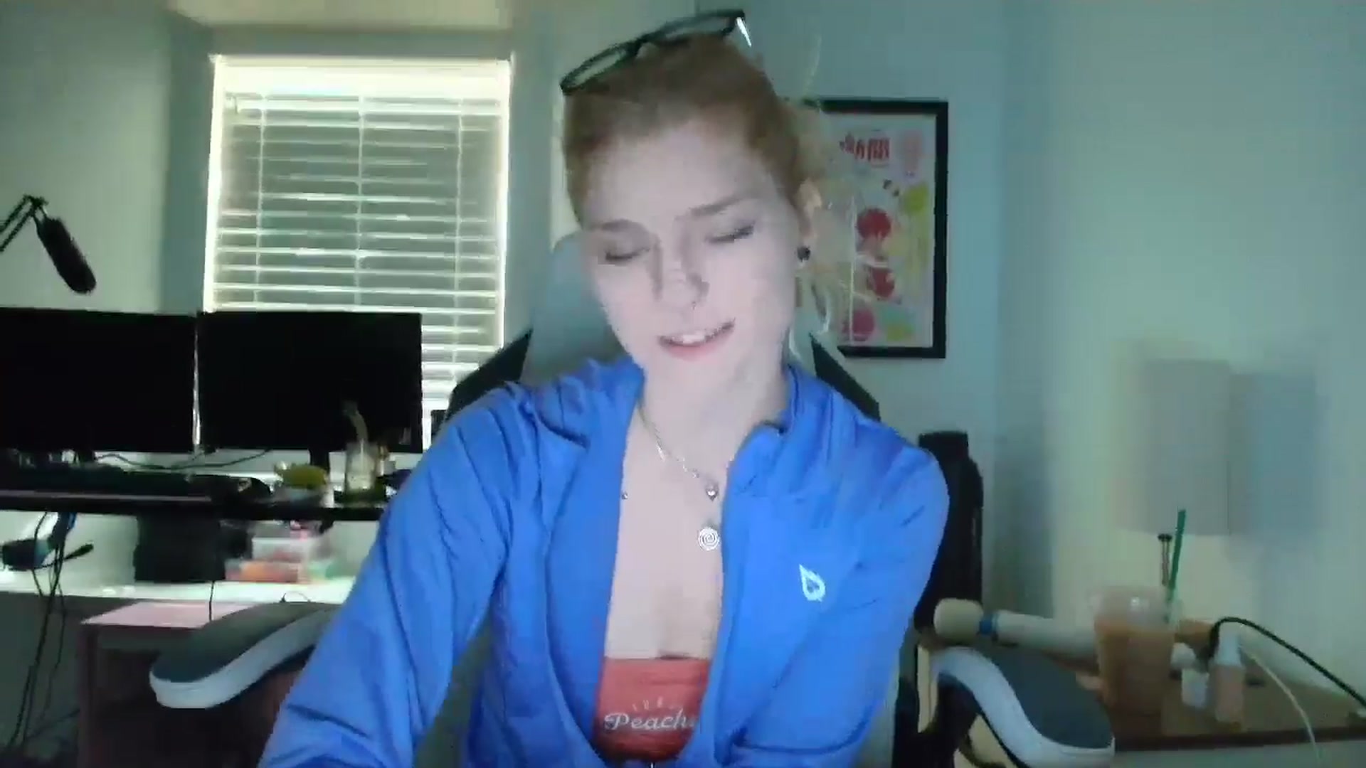 Gallery image thumbnail from DuckChan0's myfreecams stream on, 04/30/2025, 13:58 image 6 of 20