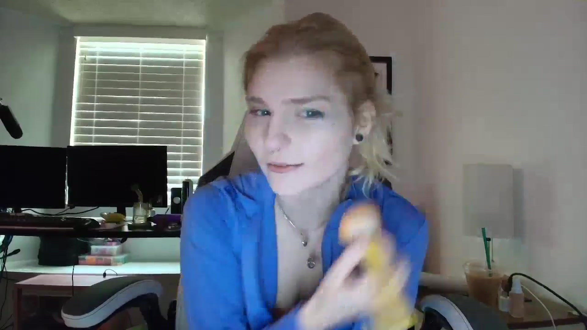 Gallery image thumbnail from DuckChan0's myfreecams stream on, 04/30/2025, 13:58 image 2 of 20