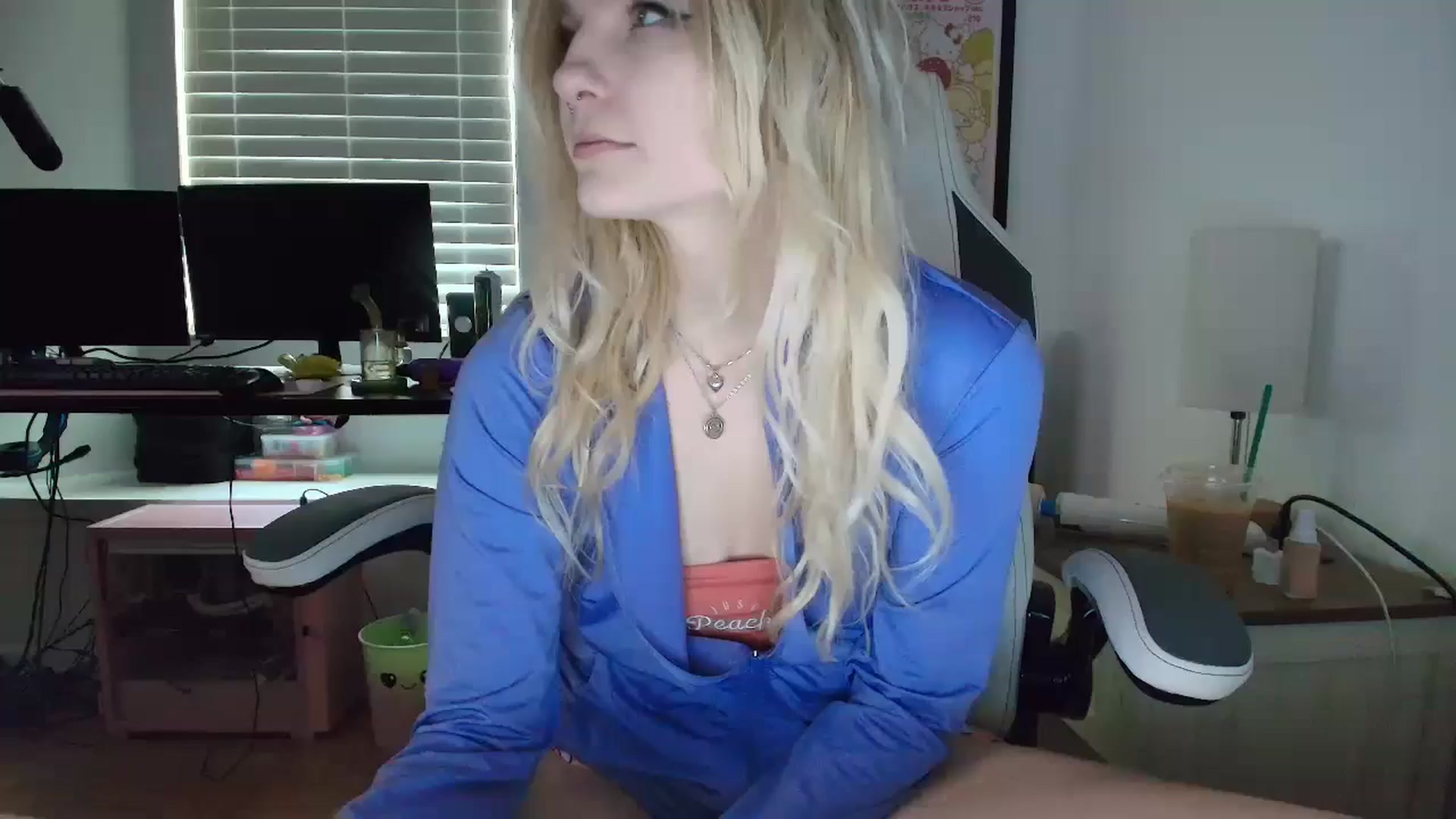 Gallery image thumbnail from DuckChan0's myfreecams stream on, 04/30/2025, 13:58 image 9 of 20