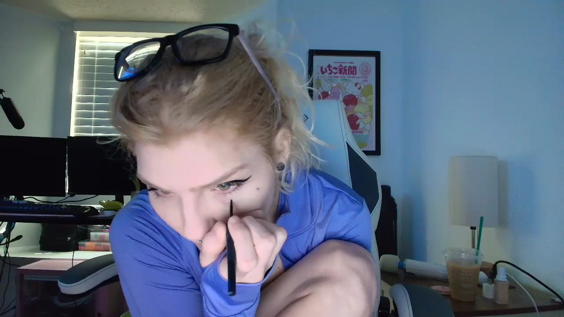 Gallery image thumbnail from DuckChan0's myfreecams stream on, 04/30/2025, 13:58 image 8 of 20