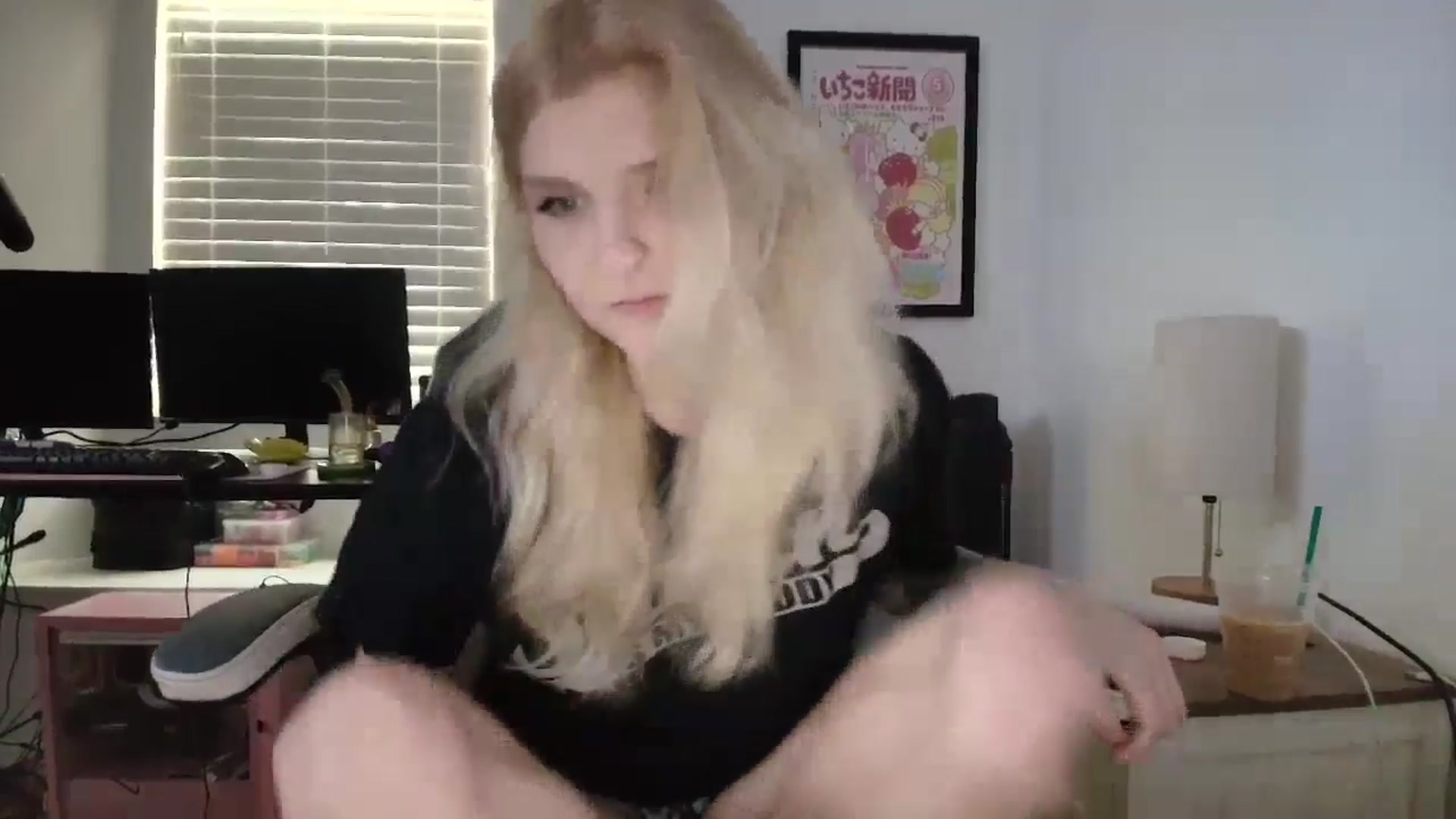 Gallery image thumbnail from DuckChan0's myfreecams stream on, 04/30/2025, 13:58 image 15 of 20